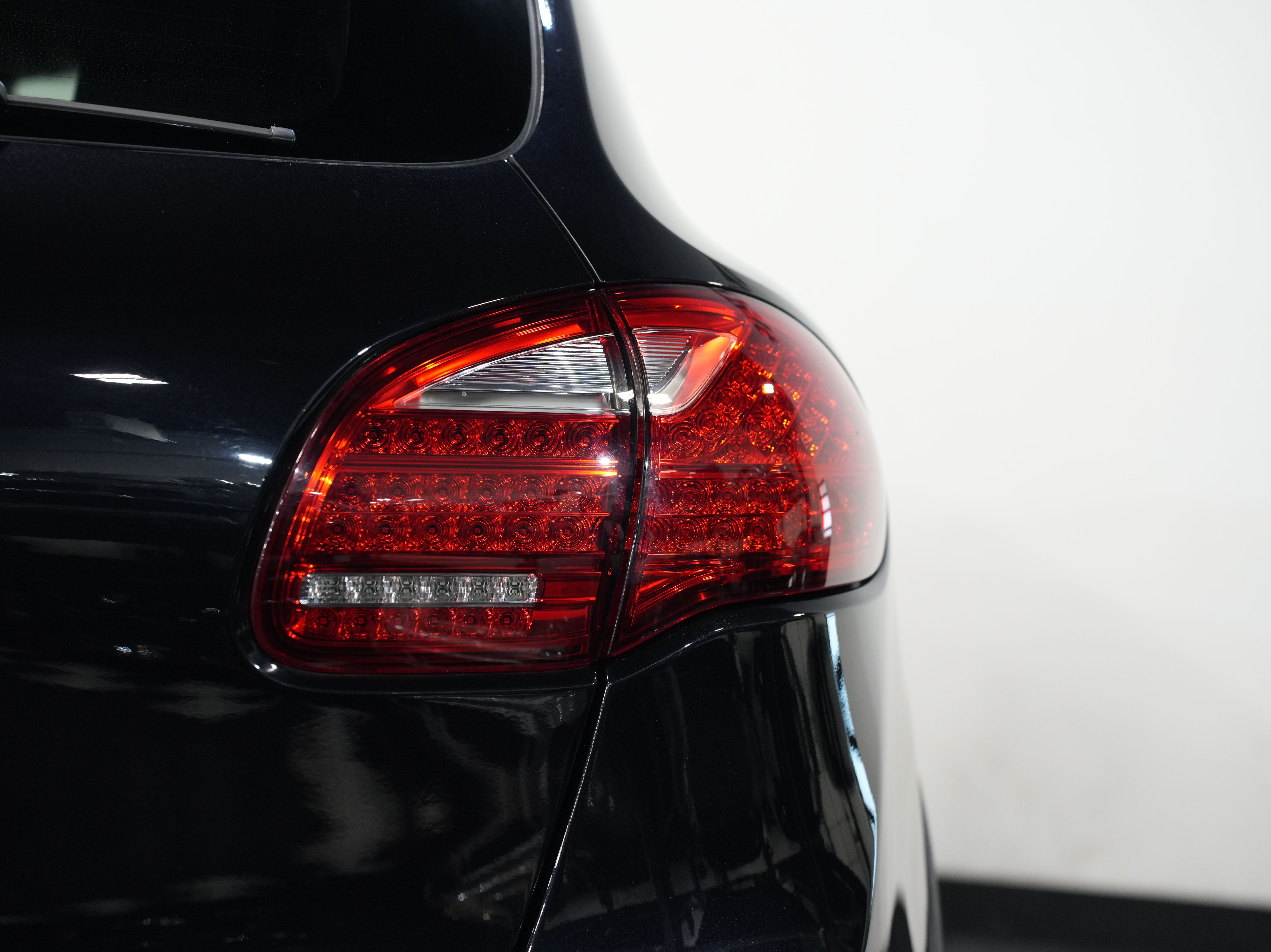 BLACK, 2011 PORSCHE CAYENNE Thumnail Image 16