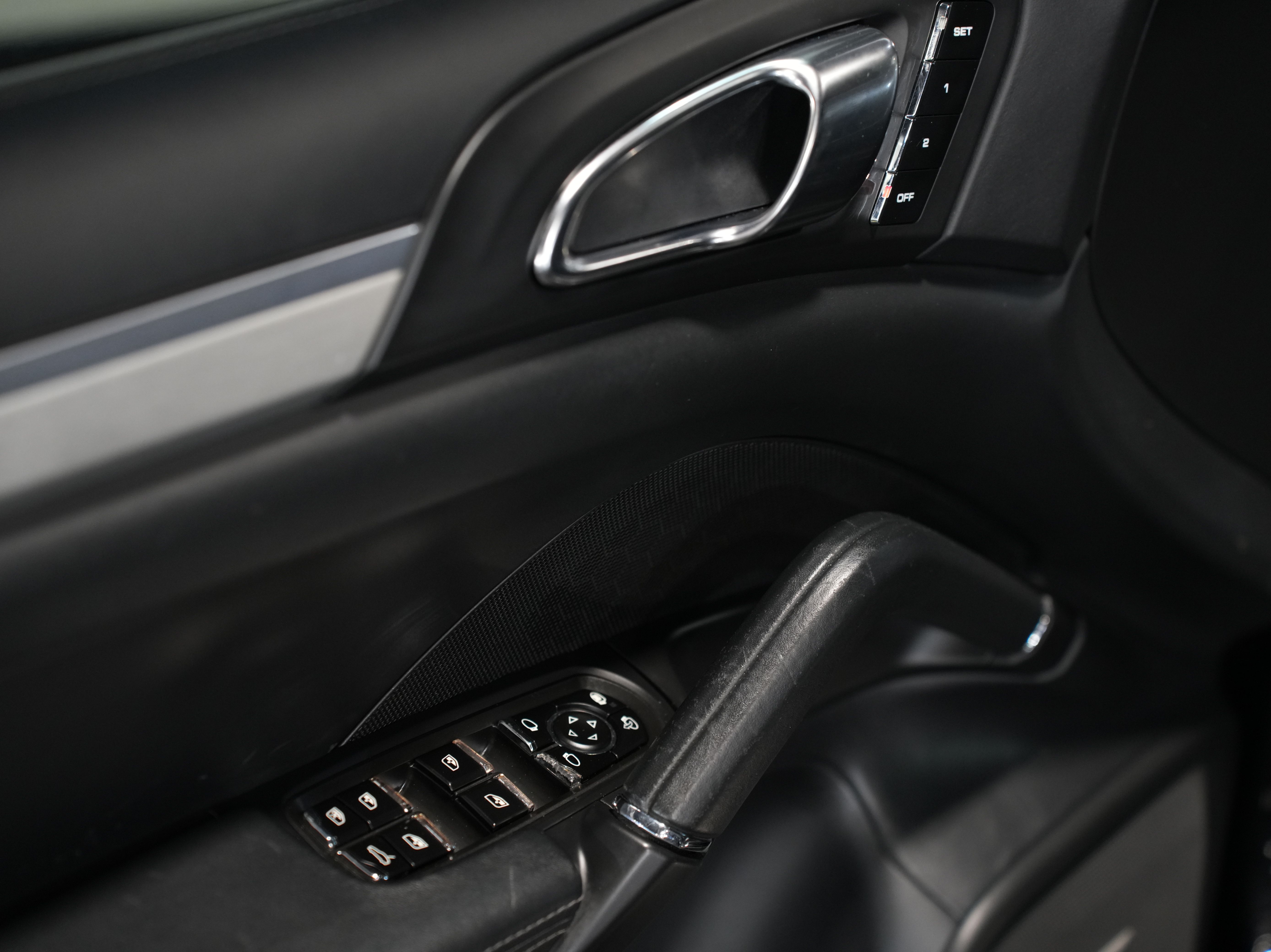 BLACK, 2011 PORSCHE CAYENNE Thumnail Image 21