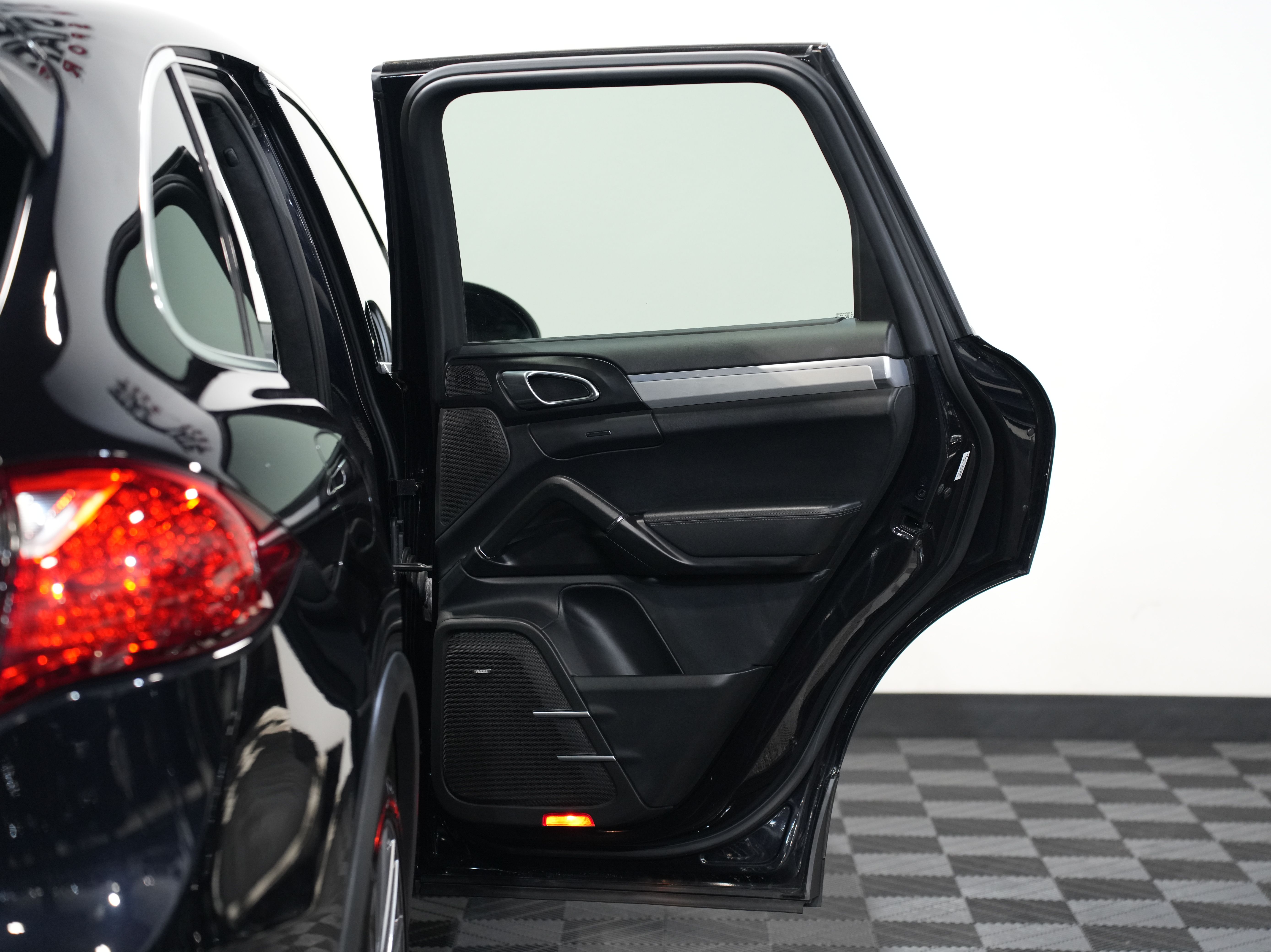 BLACK, 2011 PORSCHE CAYENNE Thumnail Image 26