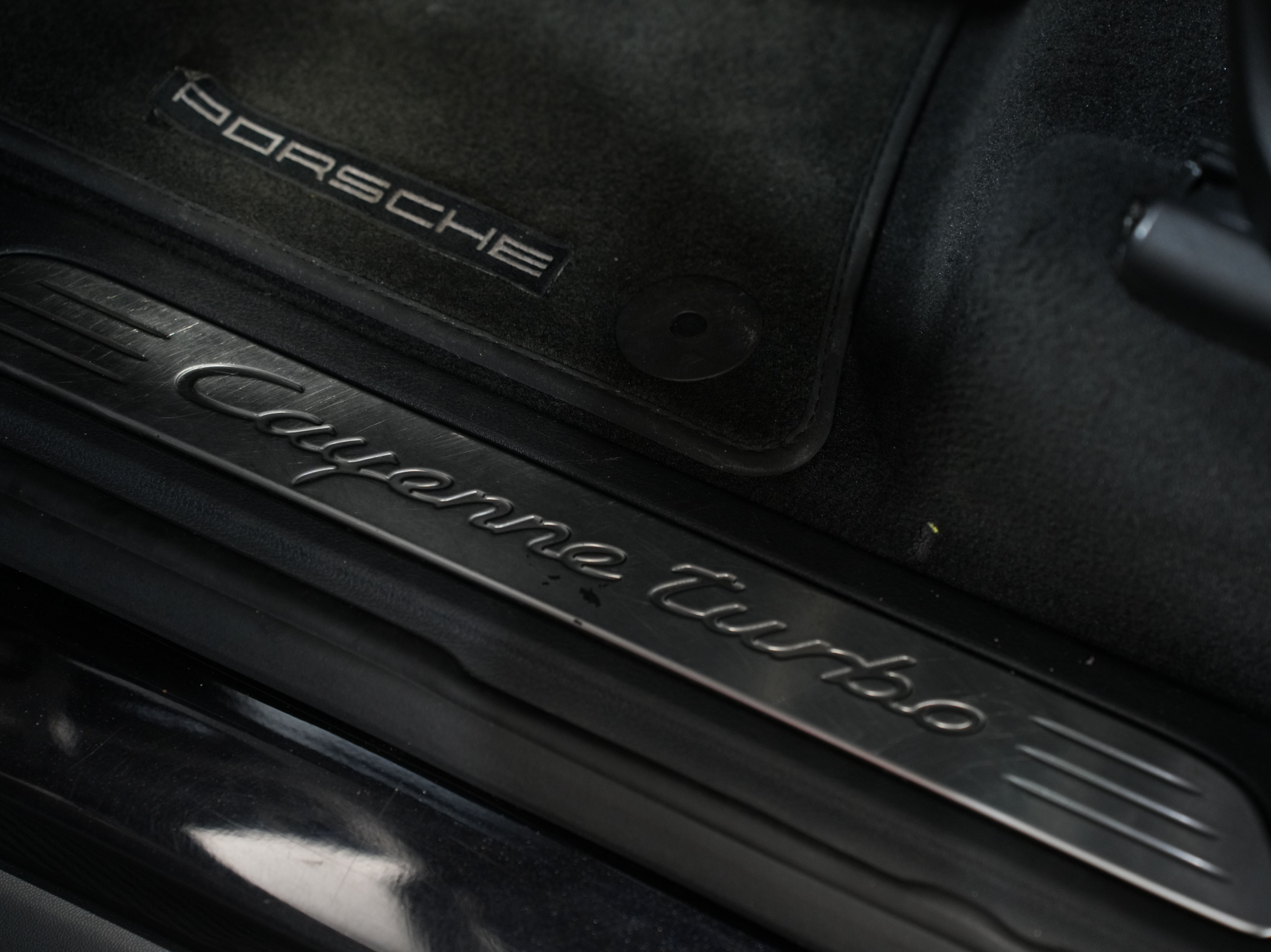BLACK, 2011 PORSCHE CAYENNE Thumnail Image 28