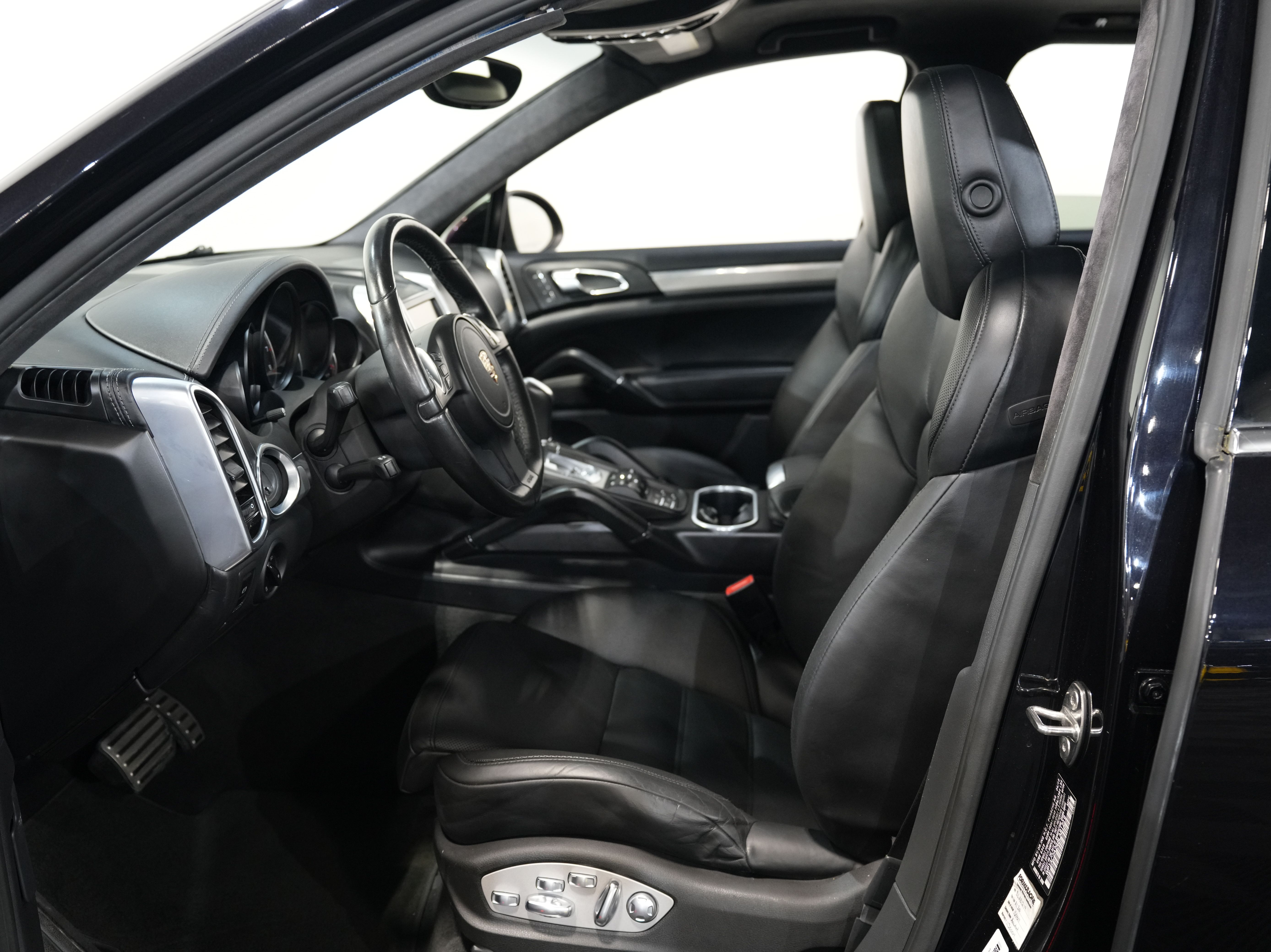 BLACK, 2011 PORSCHE CAYENNE Thumnail Image 30