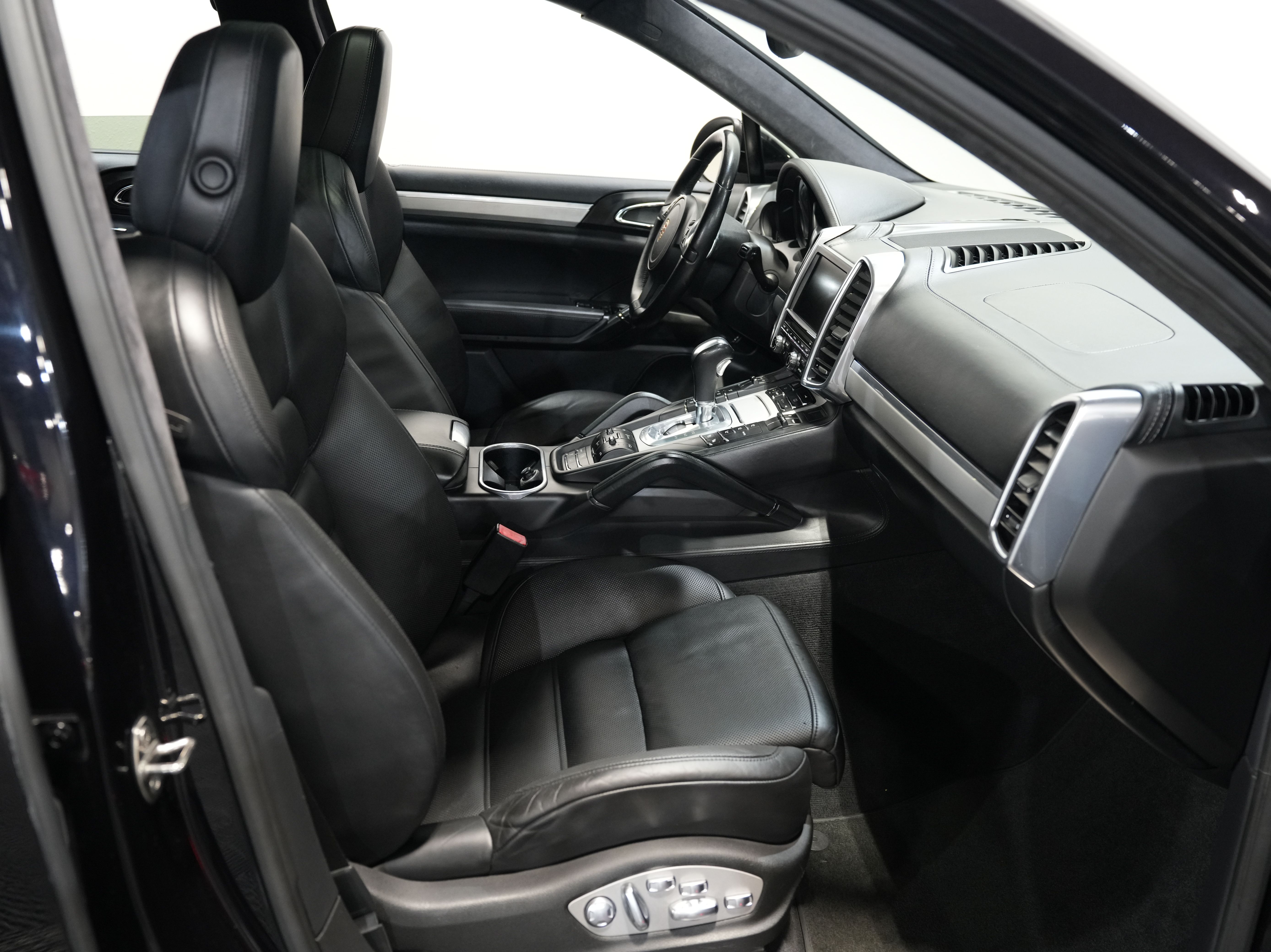 BLACK, 2011 PORSCHE CAYENNE Thumnail Image 33