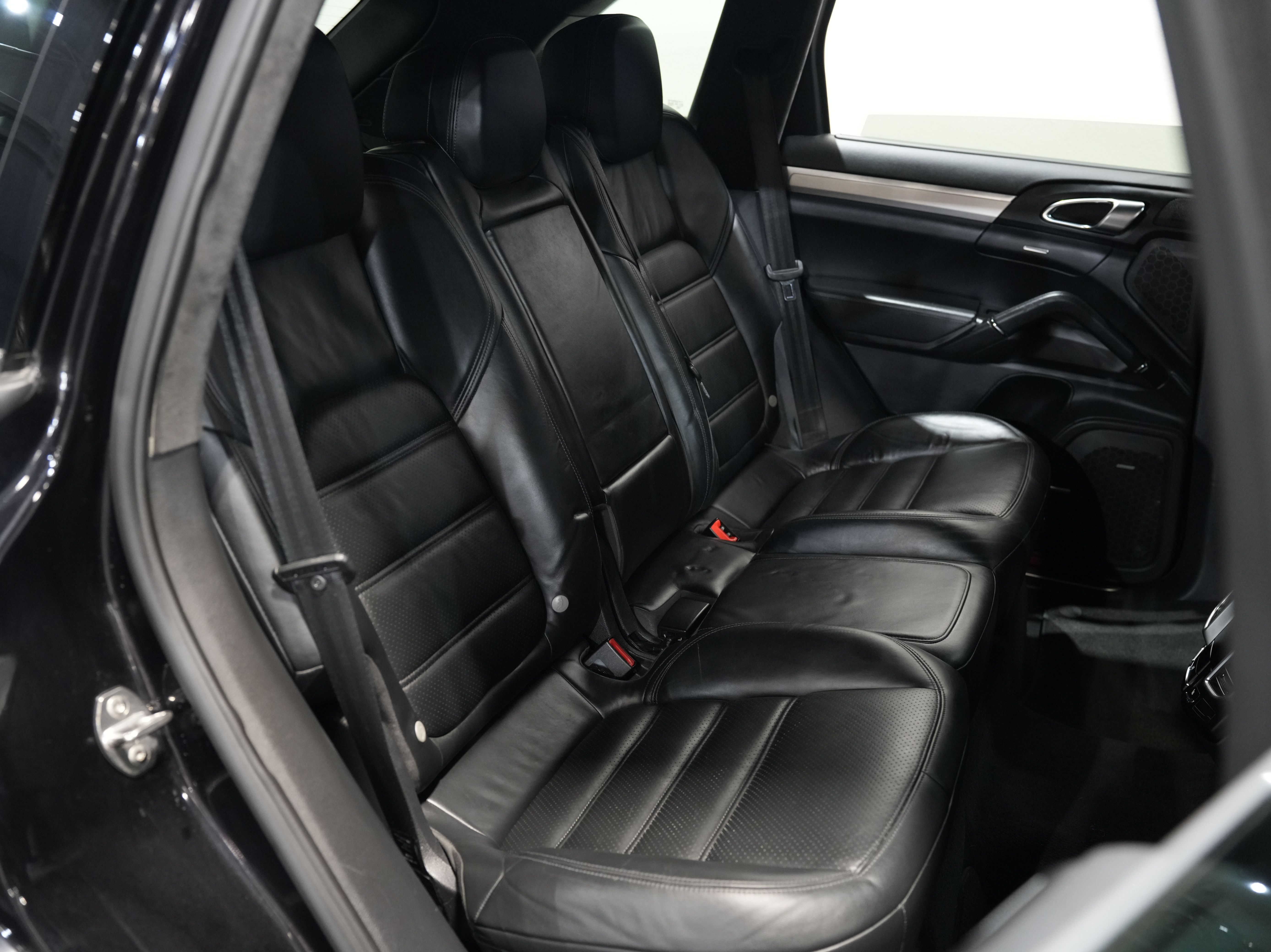 BLACK, 2011 PORSCHE CAYENNE Thumnail Image 37