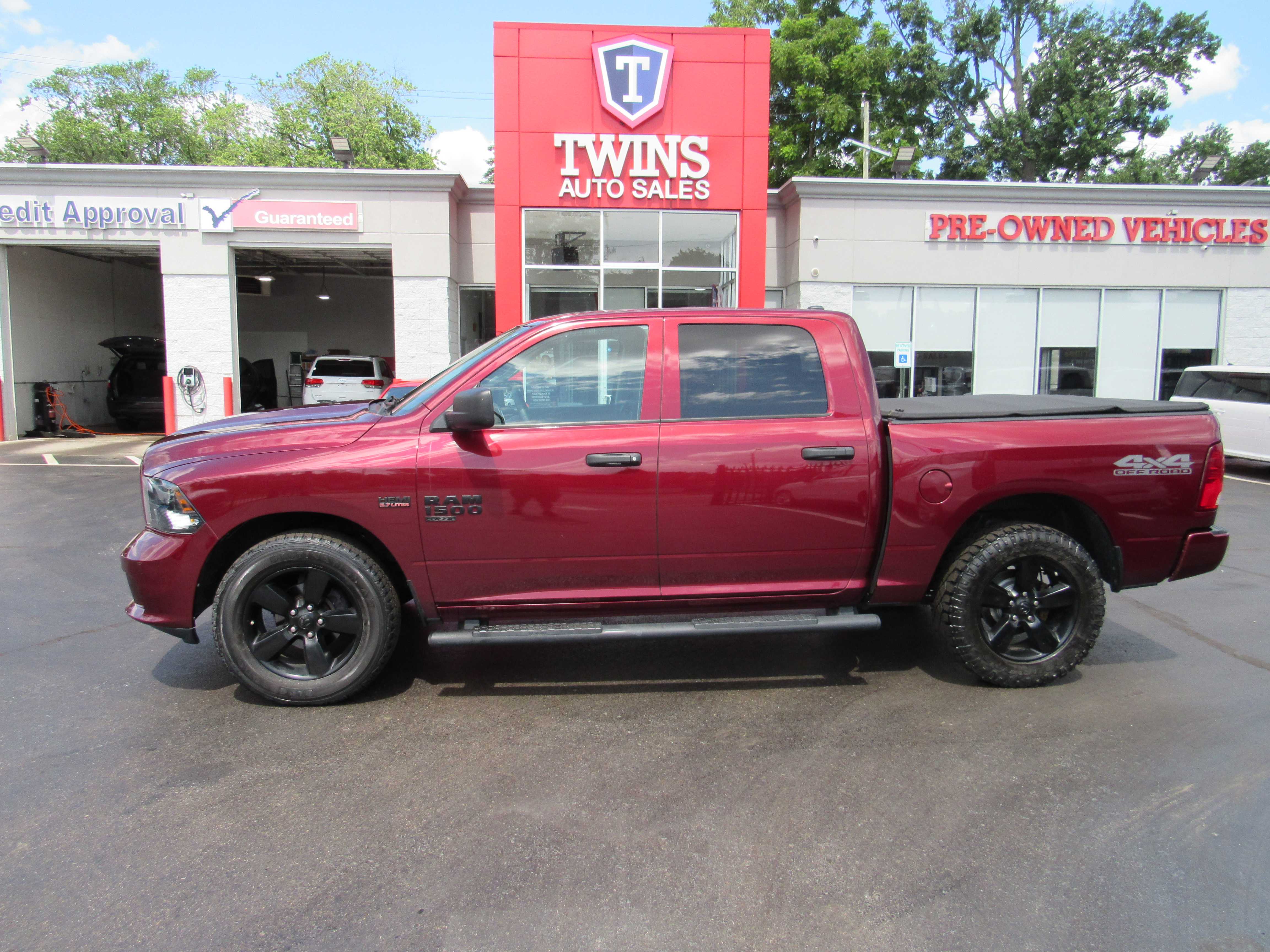 RED, 2019 RAM 1500 CLASSIC CREW CAB Thumnail Image 1