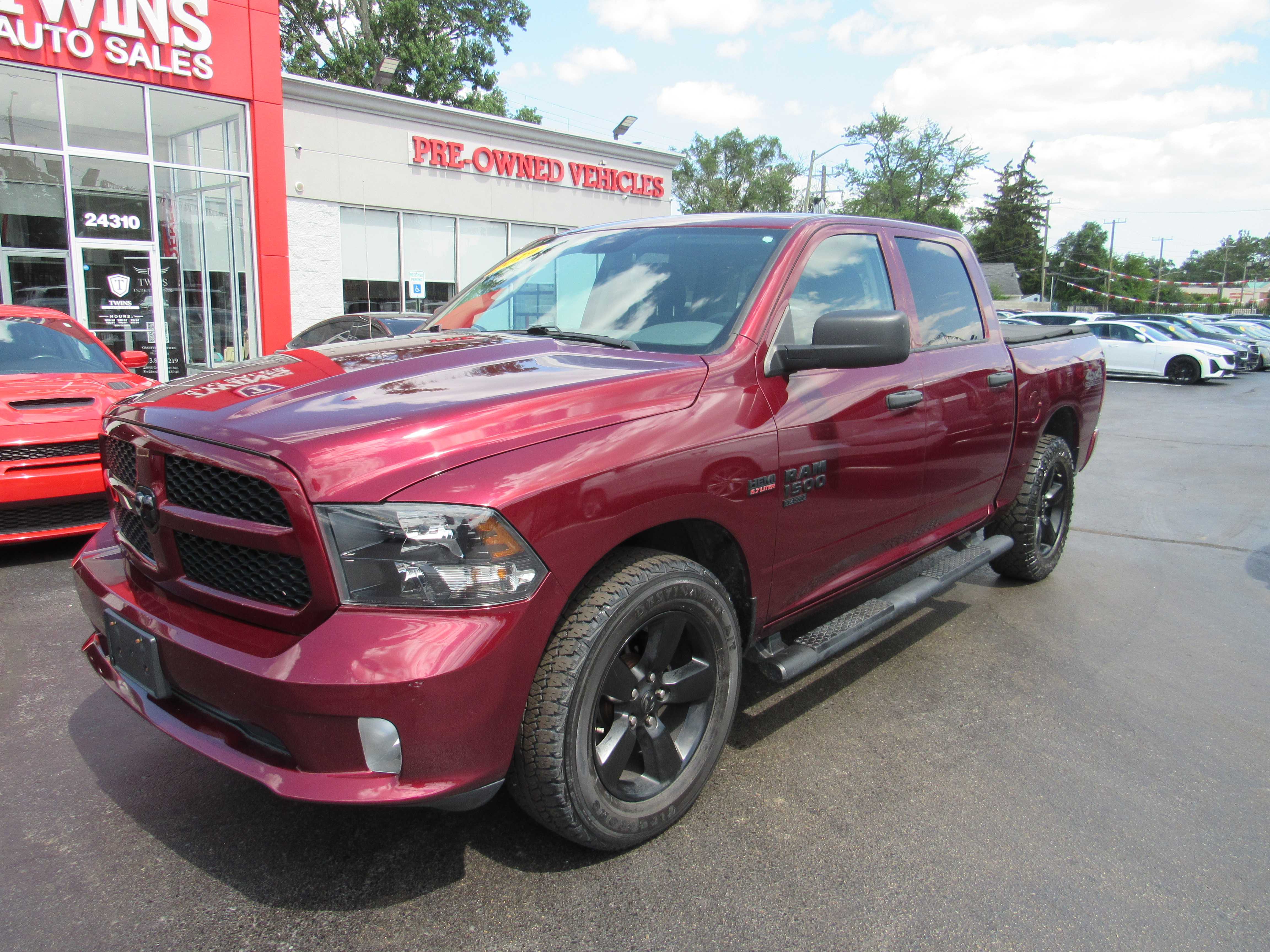 RED, 2019 RAM 1500 CLASSIC CREW CAB Thumnail Image 2