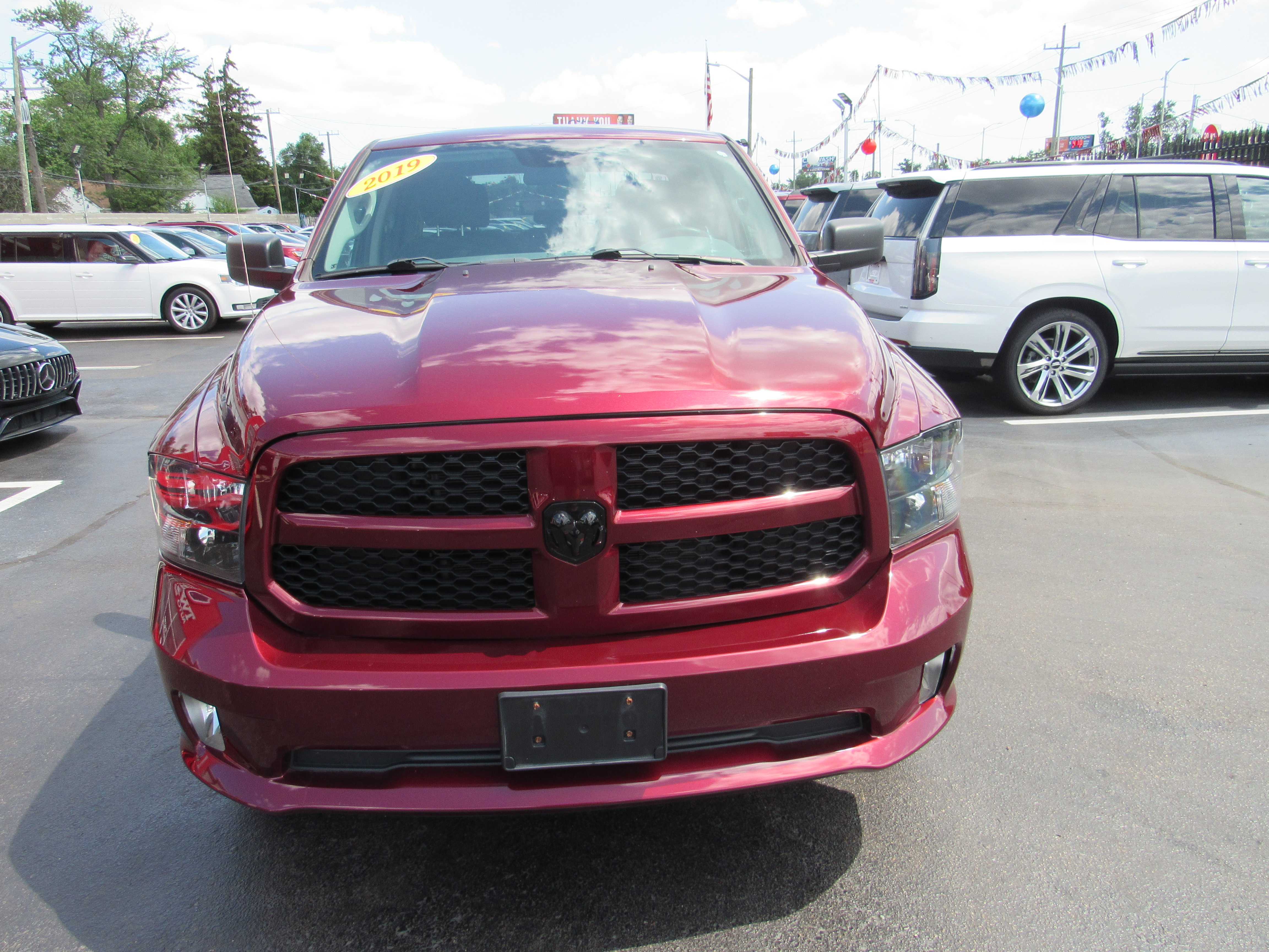 RED, 2019 RAM 1500 CLASSIC CREW CAB Thumnail Image 3