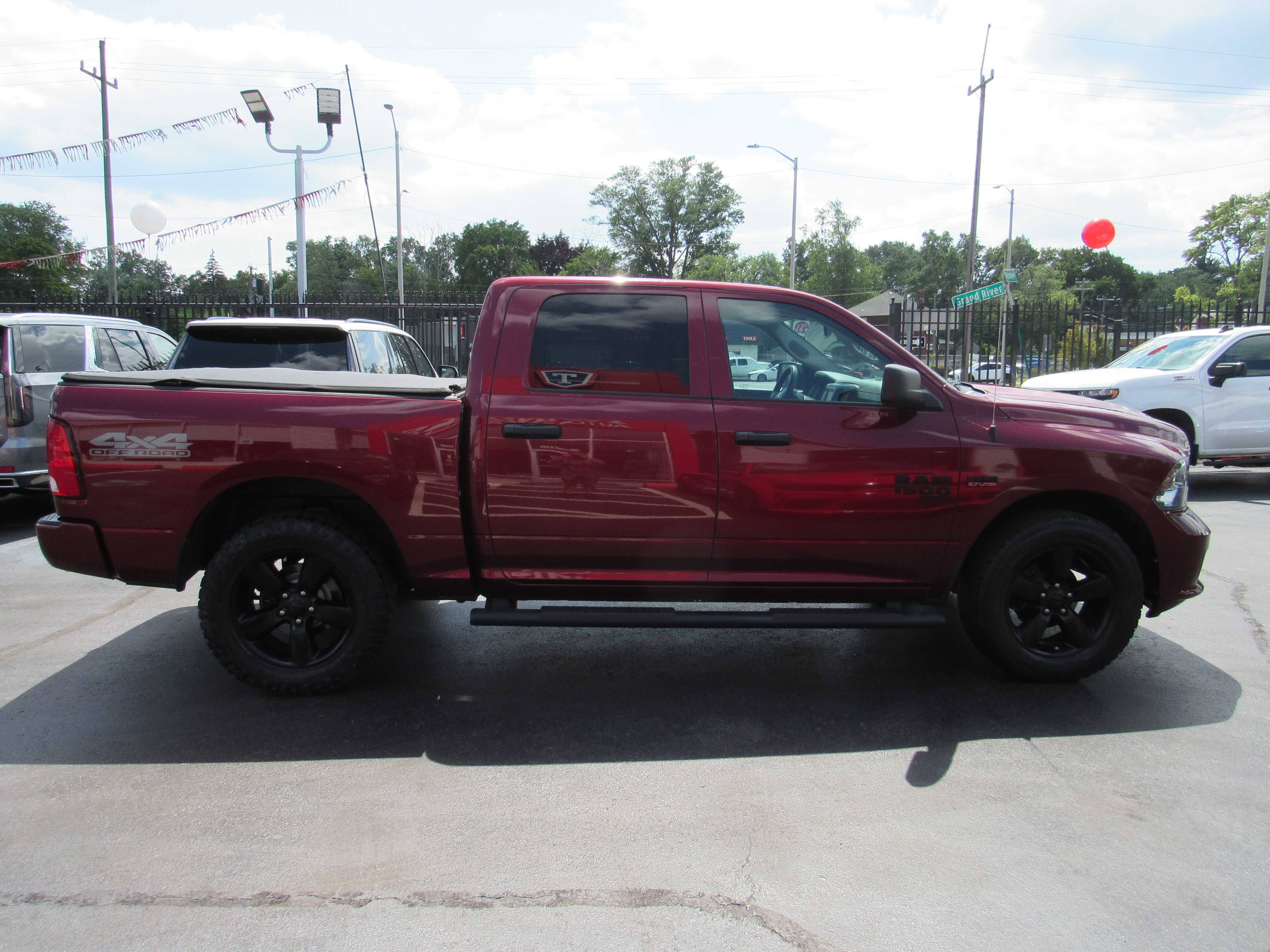 RED, 2019 RAM 1500 CLASSIC CREW CAB Thumnail Image 5