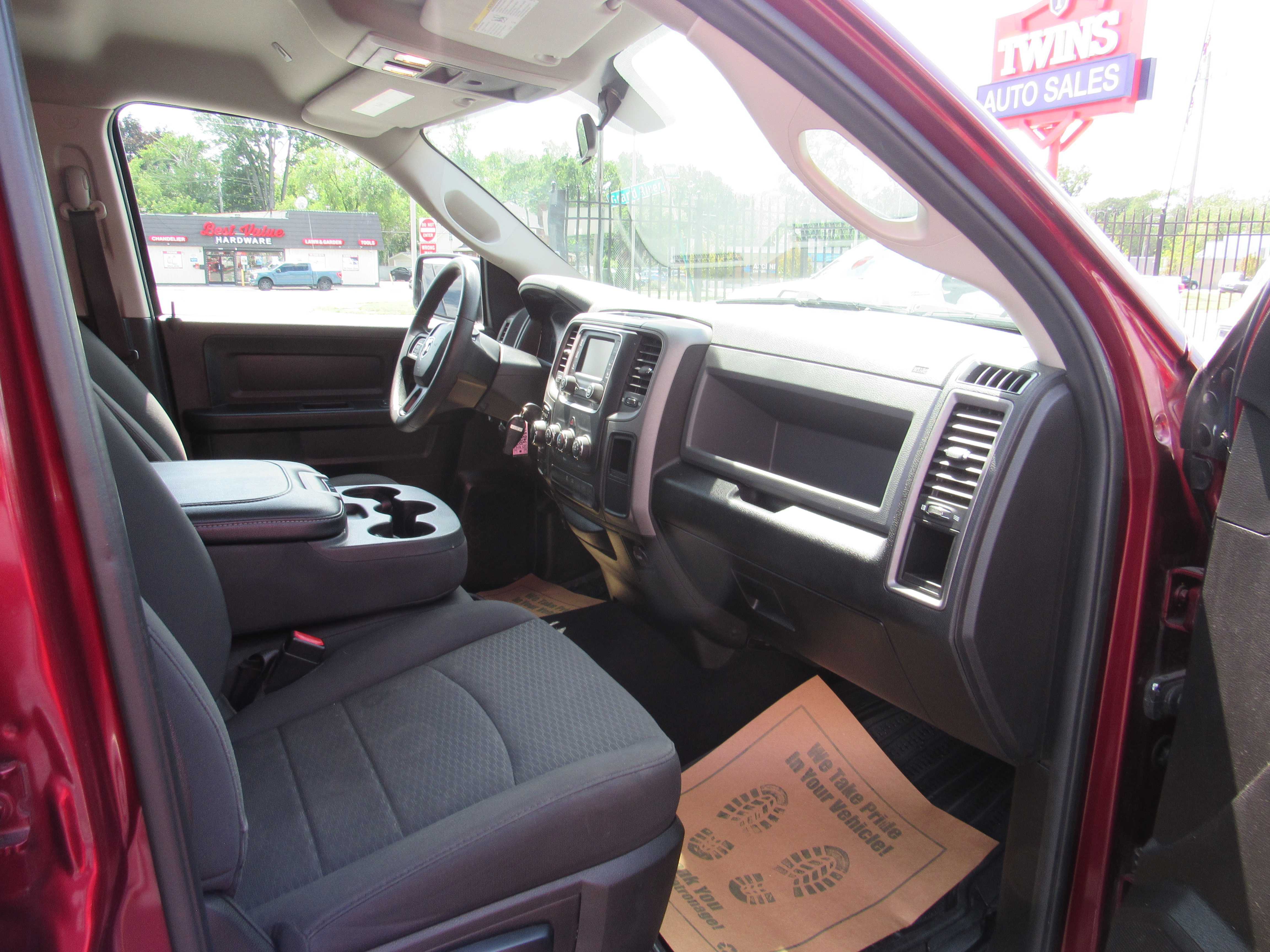 RED, 2019 RAM 1500 CLASSIC CREW CAB Thumnail Image 9