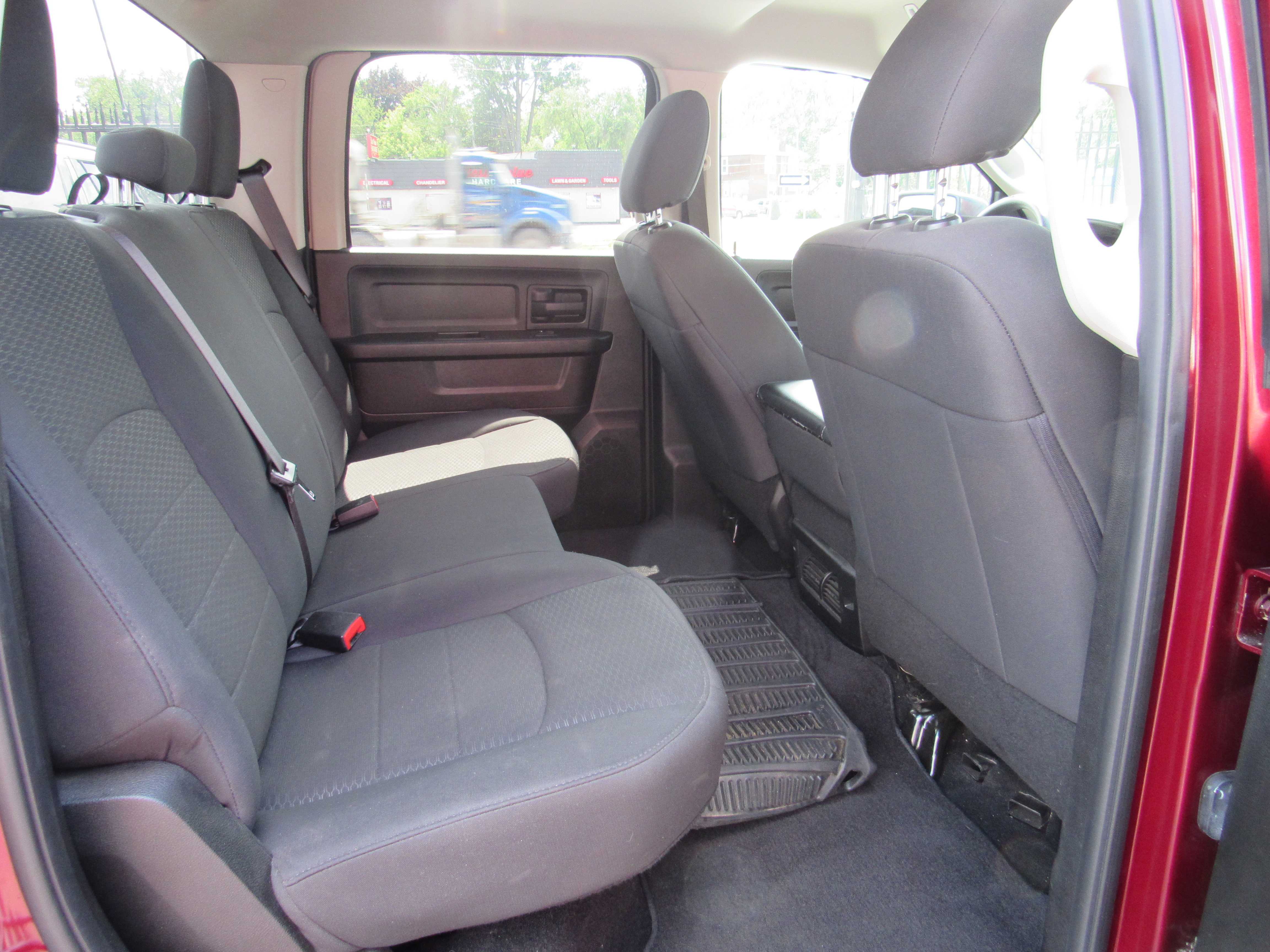 RED, 2019 RAM 1500 CLASSIC CREW CAB Thumnail Image 10