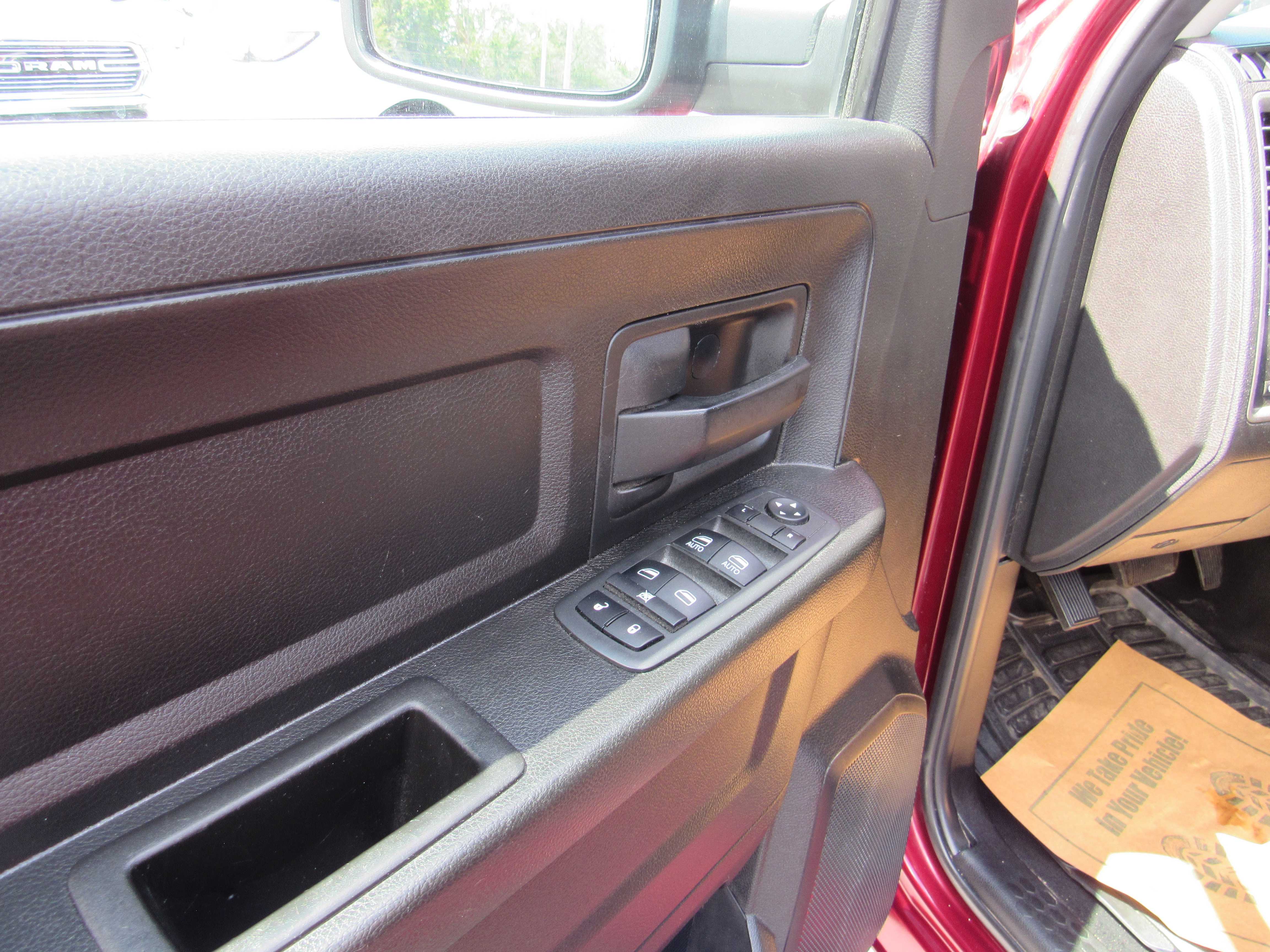 RED, 2019 RAM 1500 CLASSIC CREW CAB Thumnail Image 13