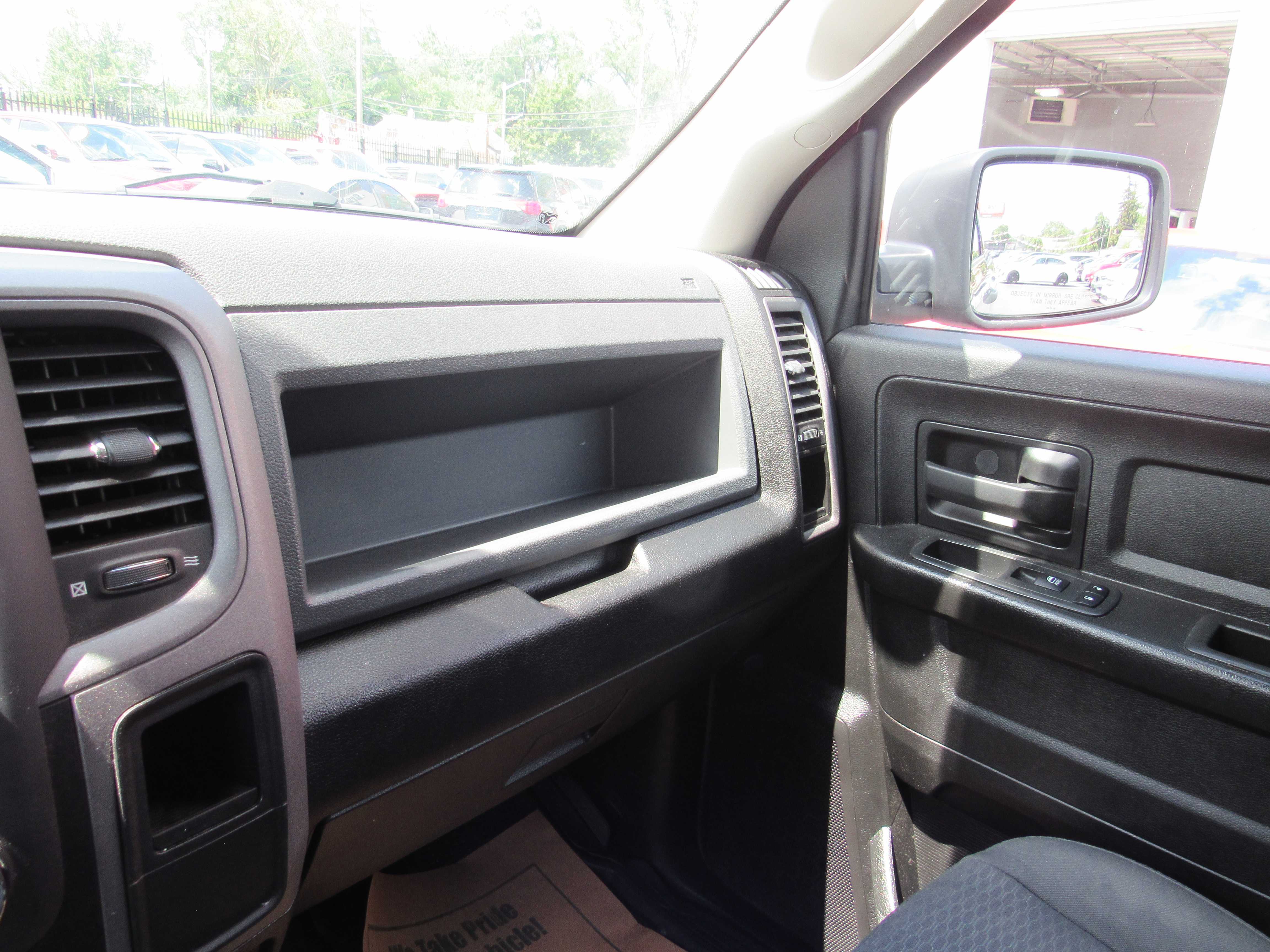 RED, 2019 RAM 1500 CLASSIC CREW CAB Thumnail Image 17