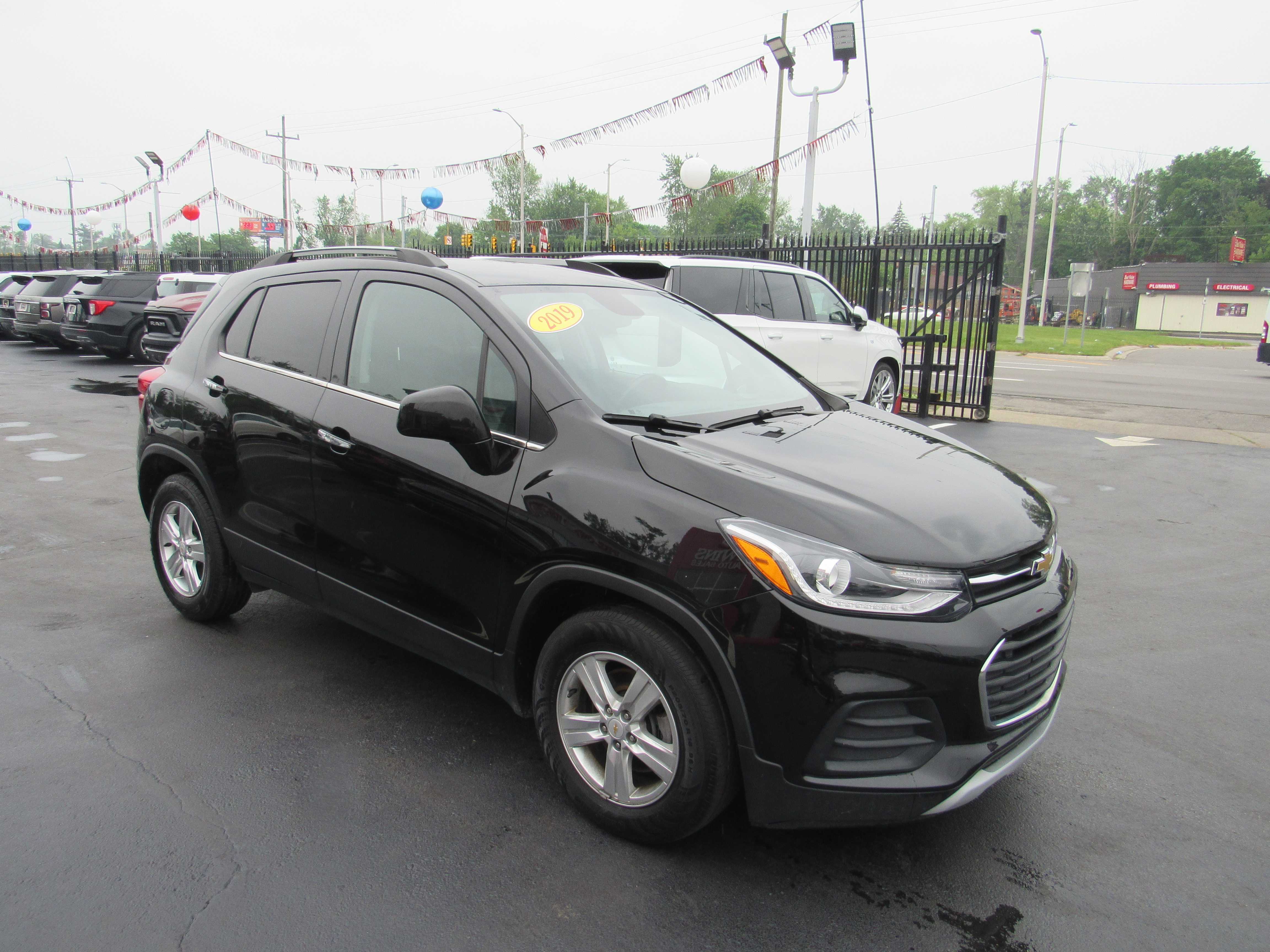 BLACK, 2019 CHEVROLET TRAX Thumnail Image 4