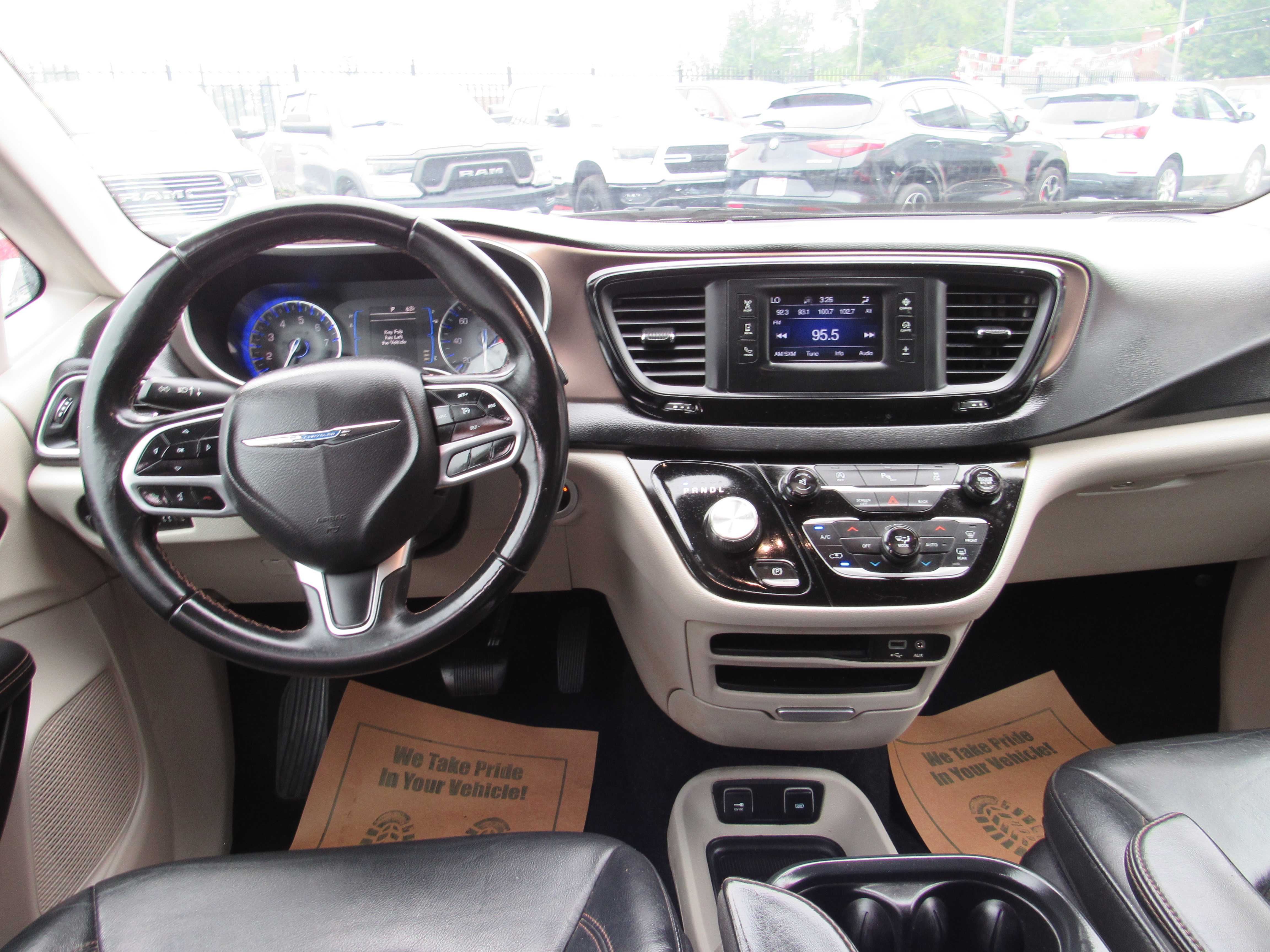 SILVER, 2017 CHRYSLER PACIFICA Thumnail Image 11