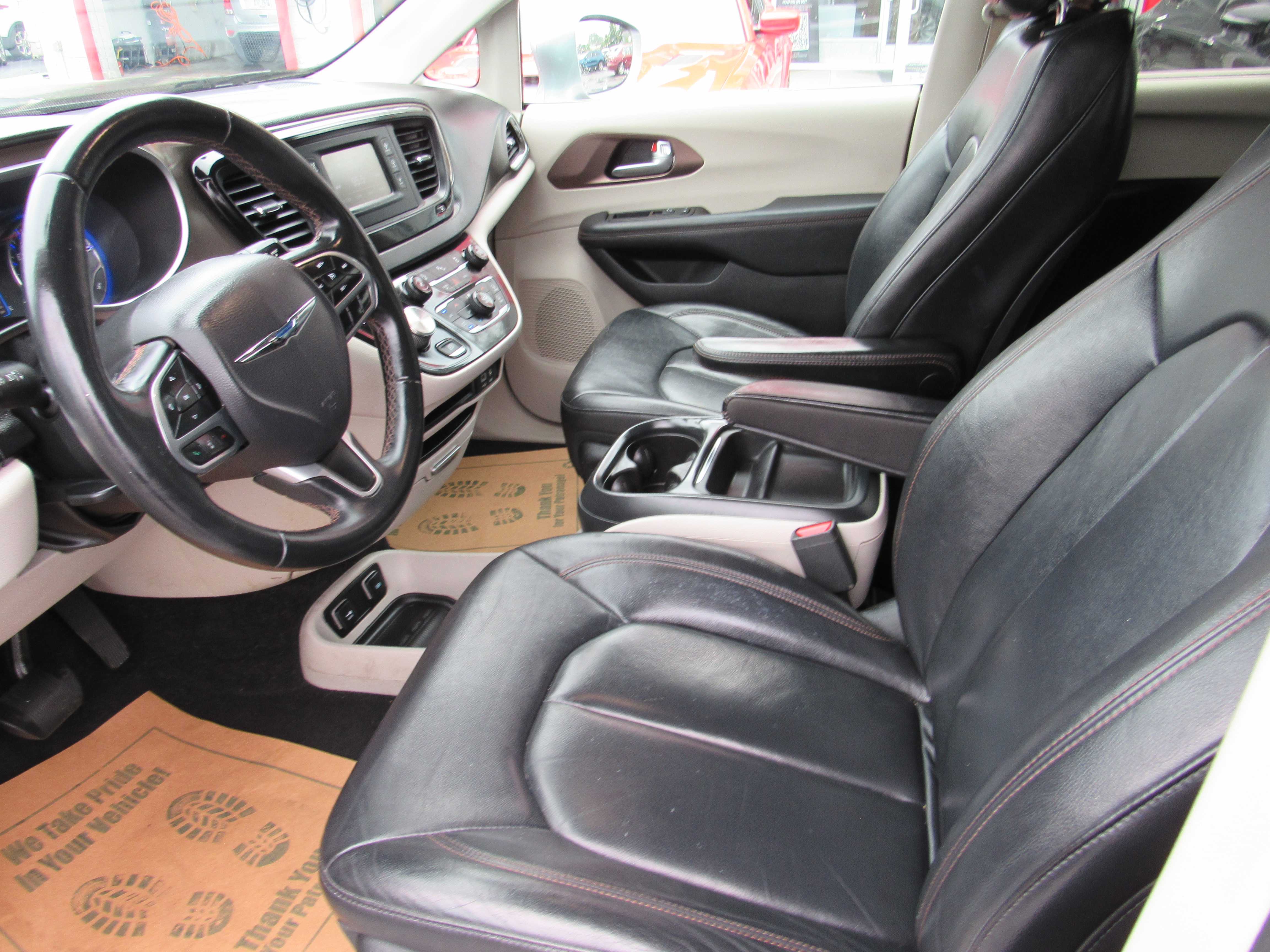 SILVER, 2017 CHRYSLER PACIFICA Thumnail Image 13