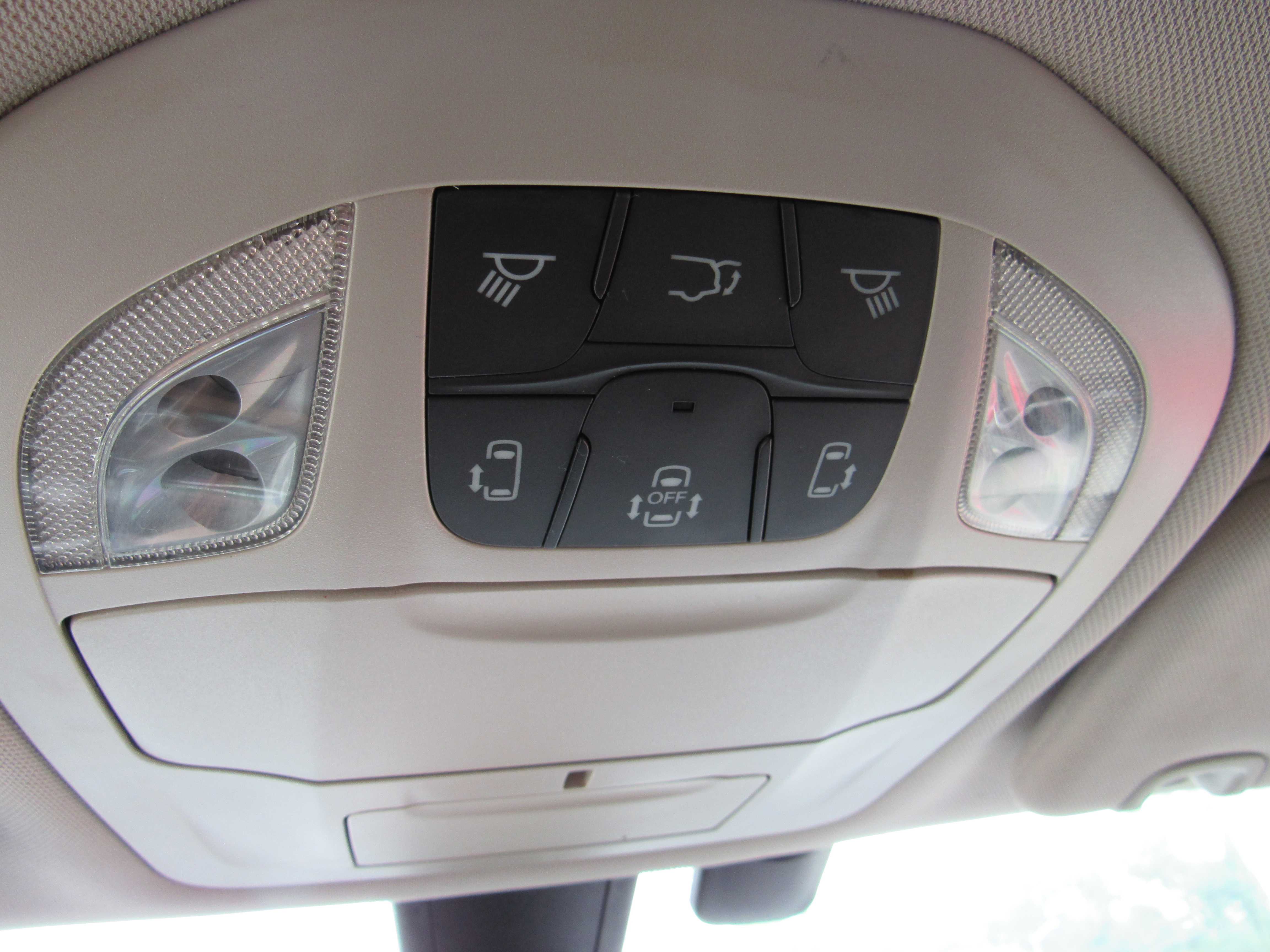 SILVER, 2017 CHRYSLER PACIFICA Thumnail Image 18