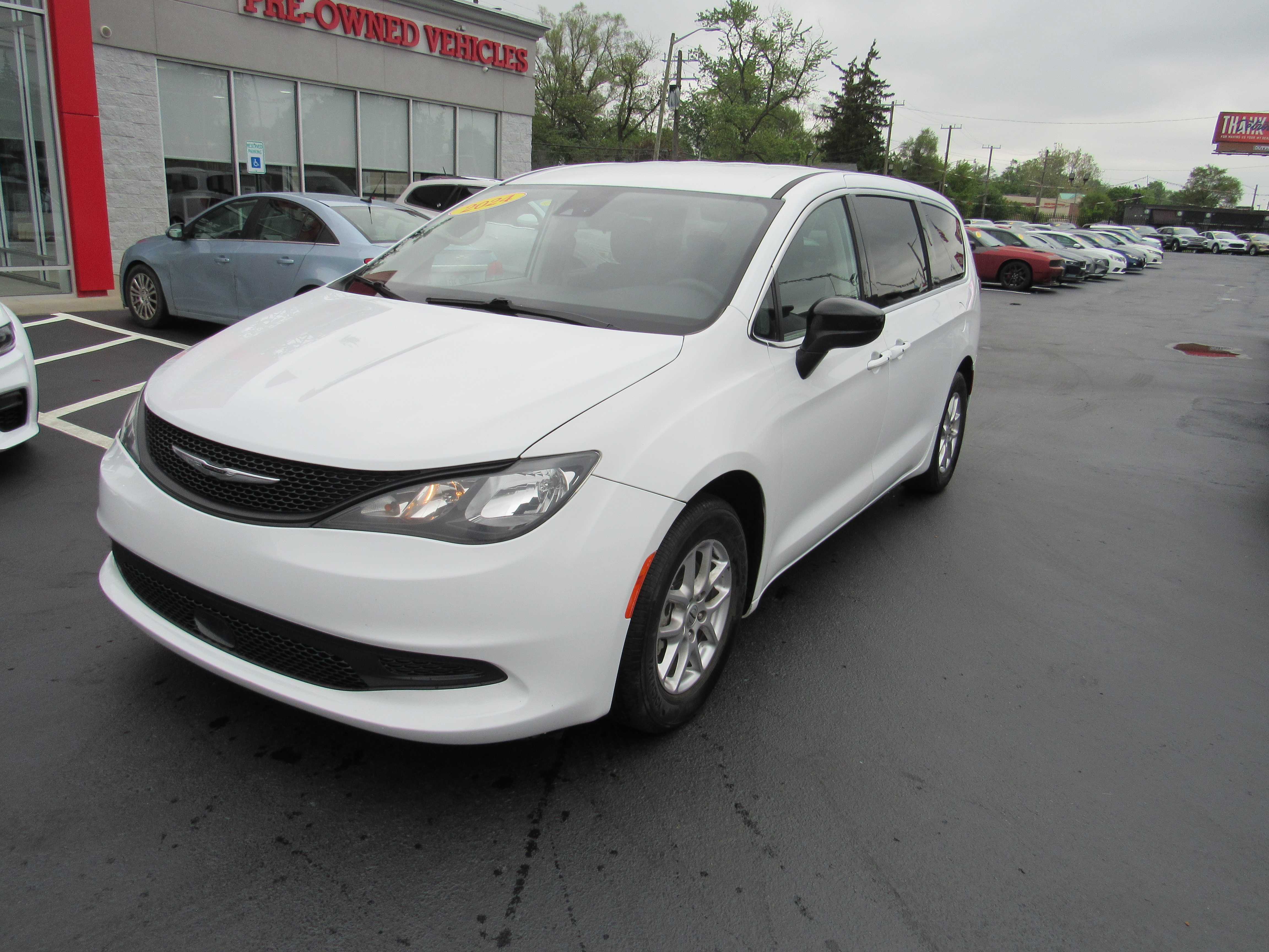 WHITE, 2024 CHRYSLER VOYAGER Thumnail Image 2