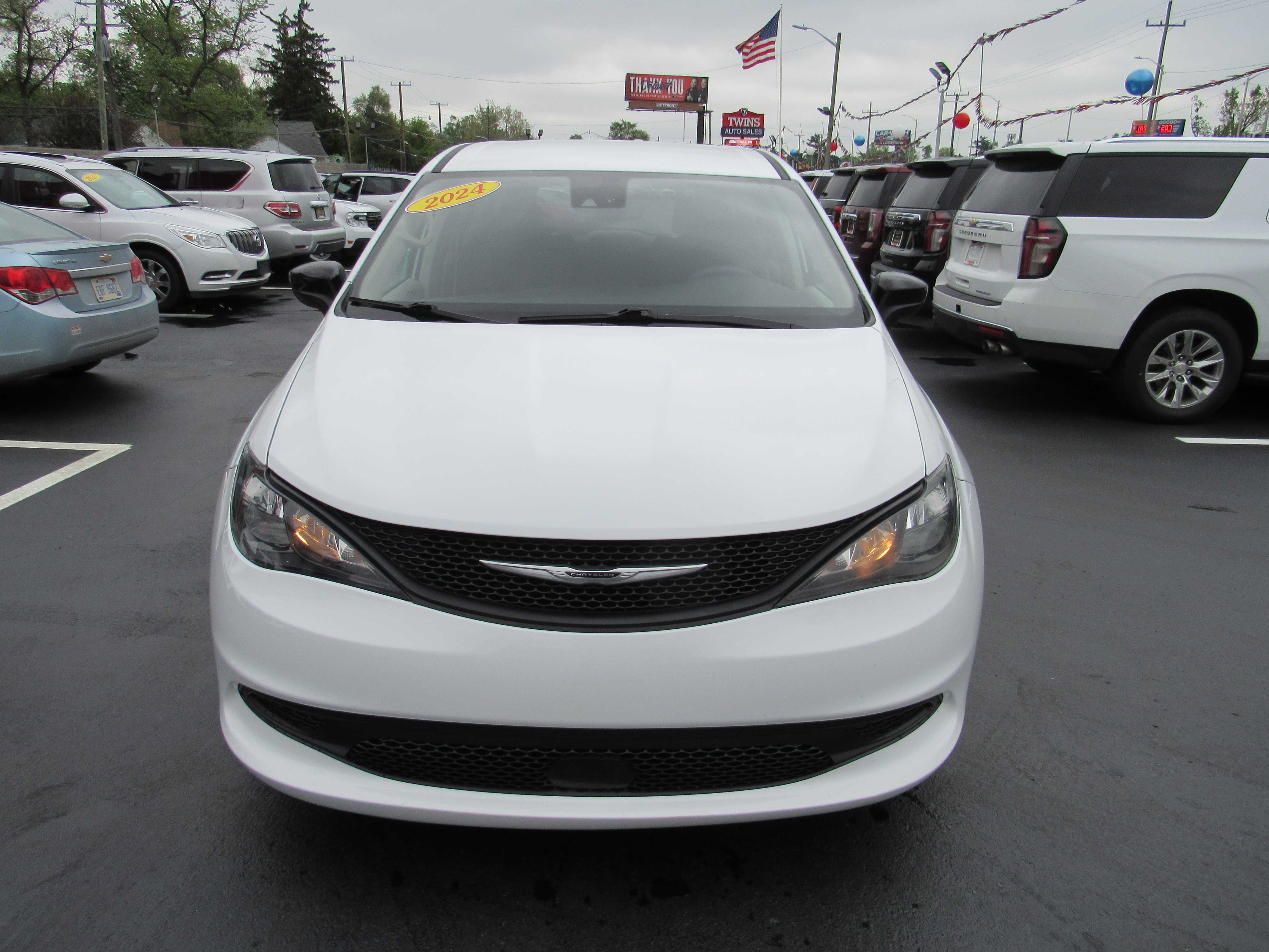 WHITE, 2024 CHRYSLER VOYAGER Thumnail Image 3
