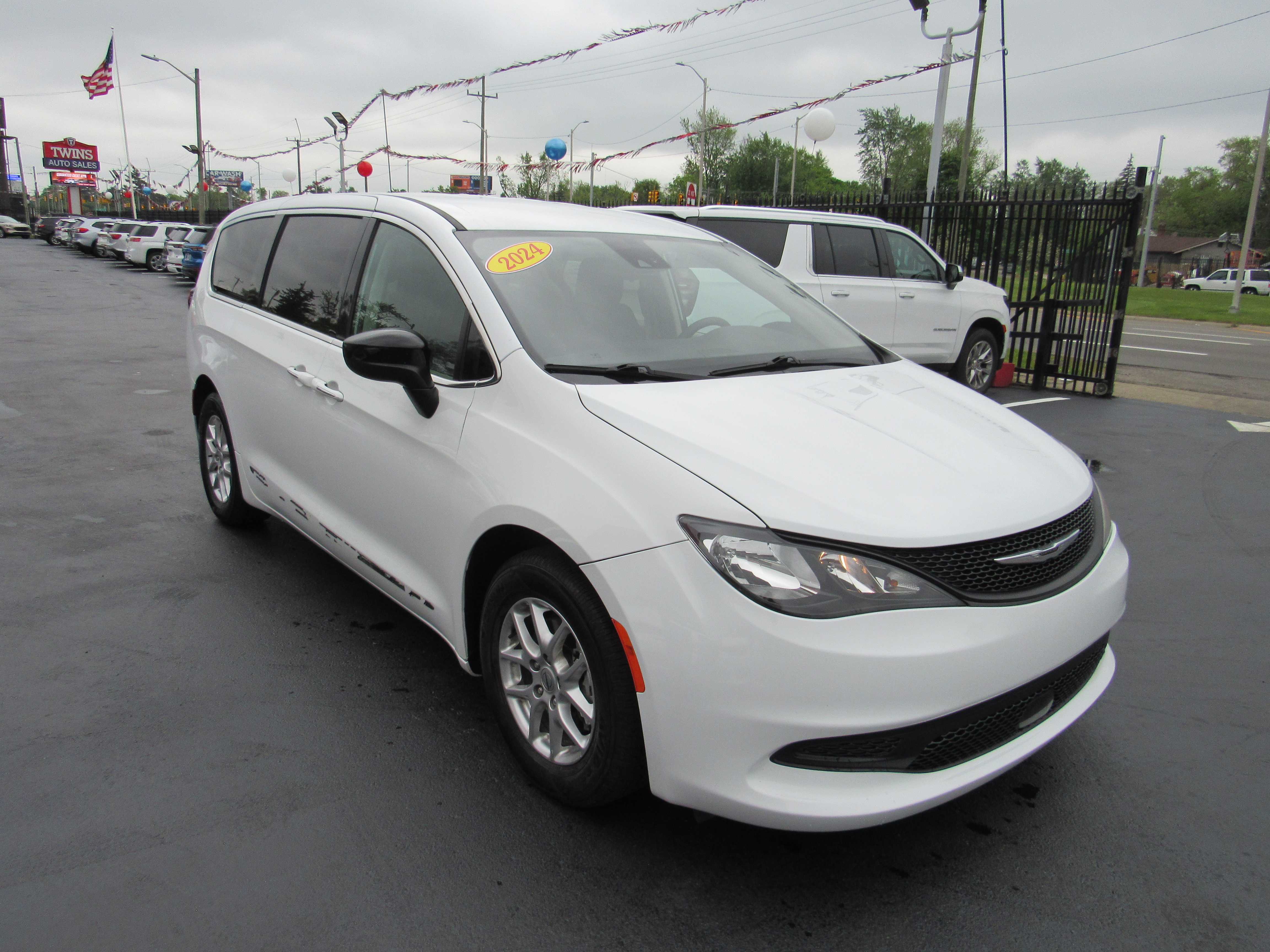 WHITE, 2024 CHRYSLER VOYAGER Thumnail Image 4
