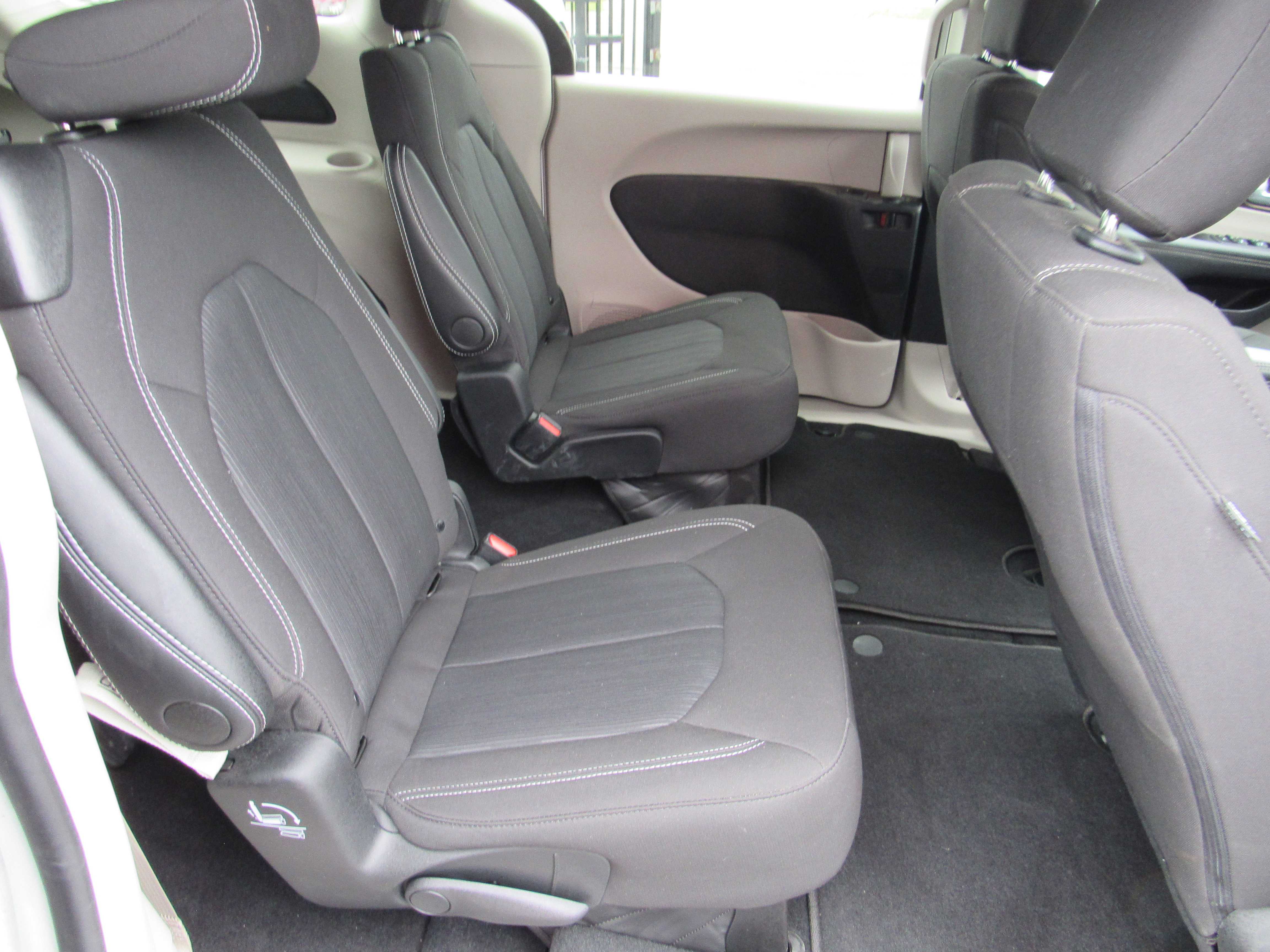 WHITE, 2024 CHRYSLER VOYAGER Thumnail Image 9
