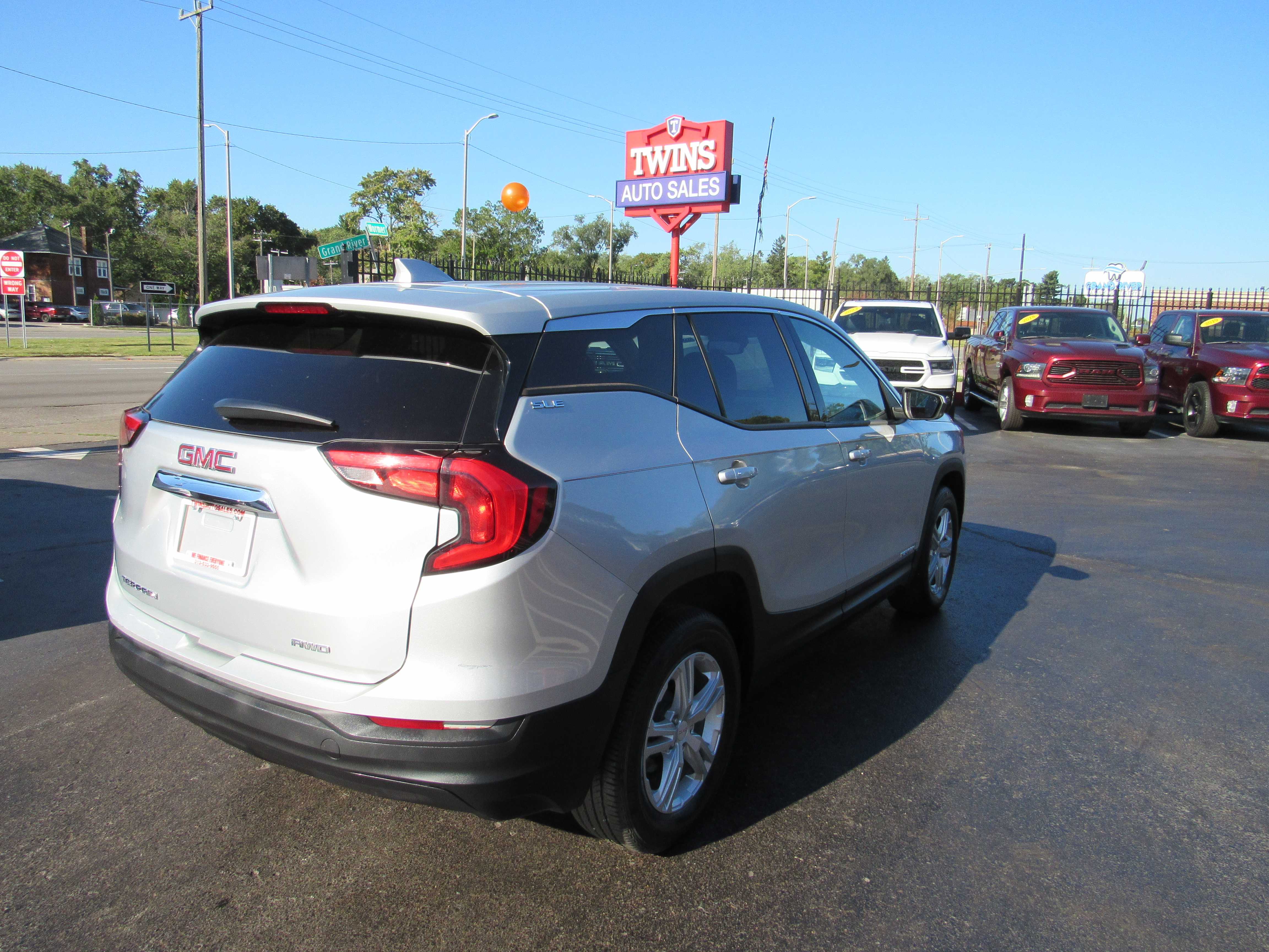 SILVER, 2020 GMC TERRAIN Thumnail Image 6