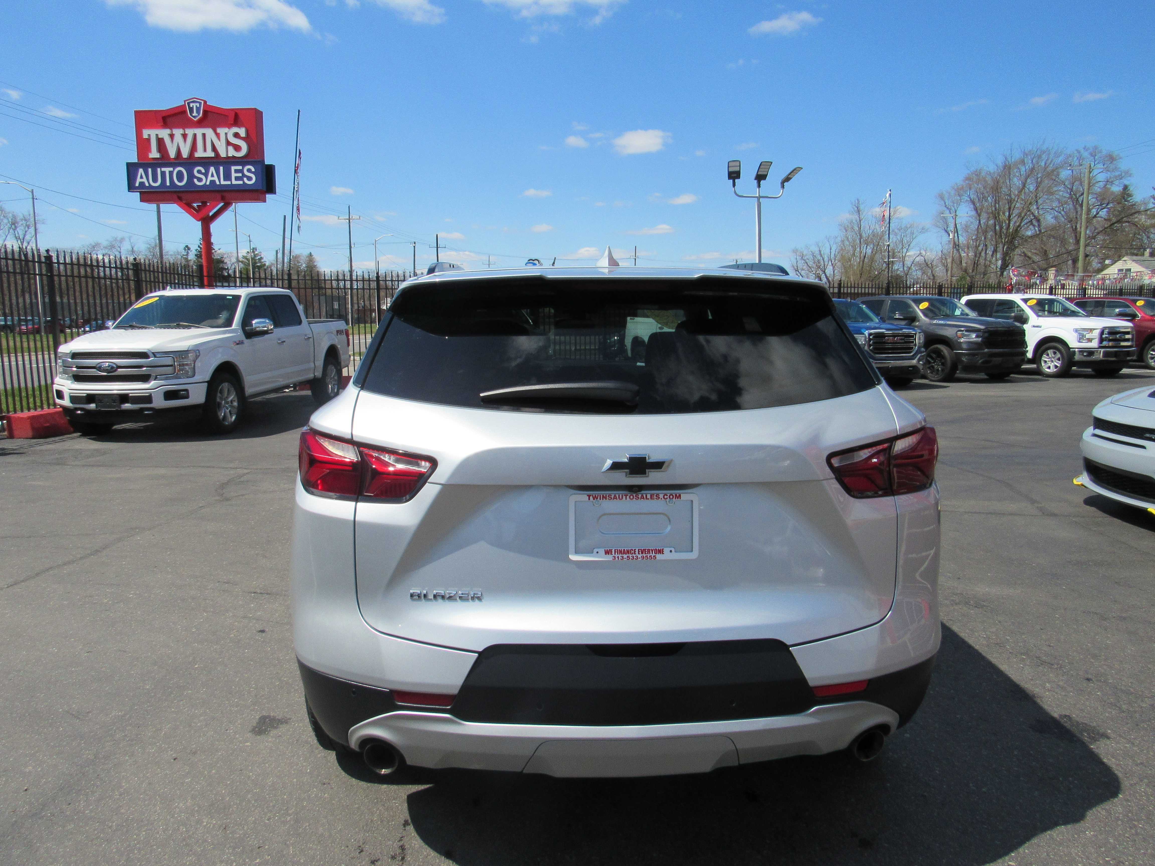 SILVER, 2022 CHEVROLET BLAZER Thumnail Image 2