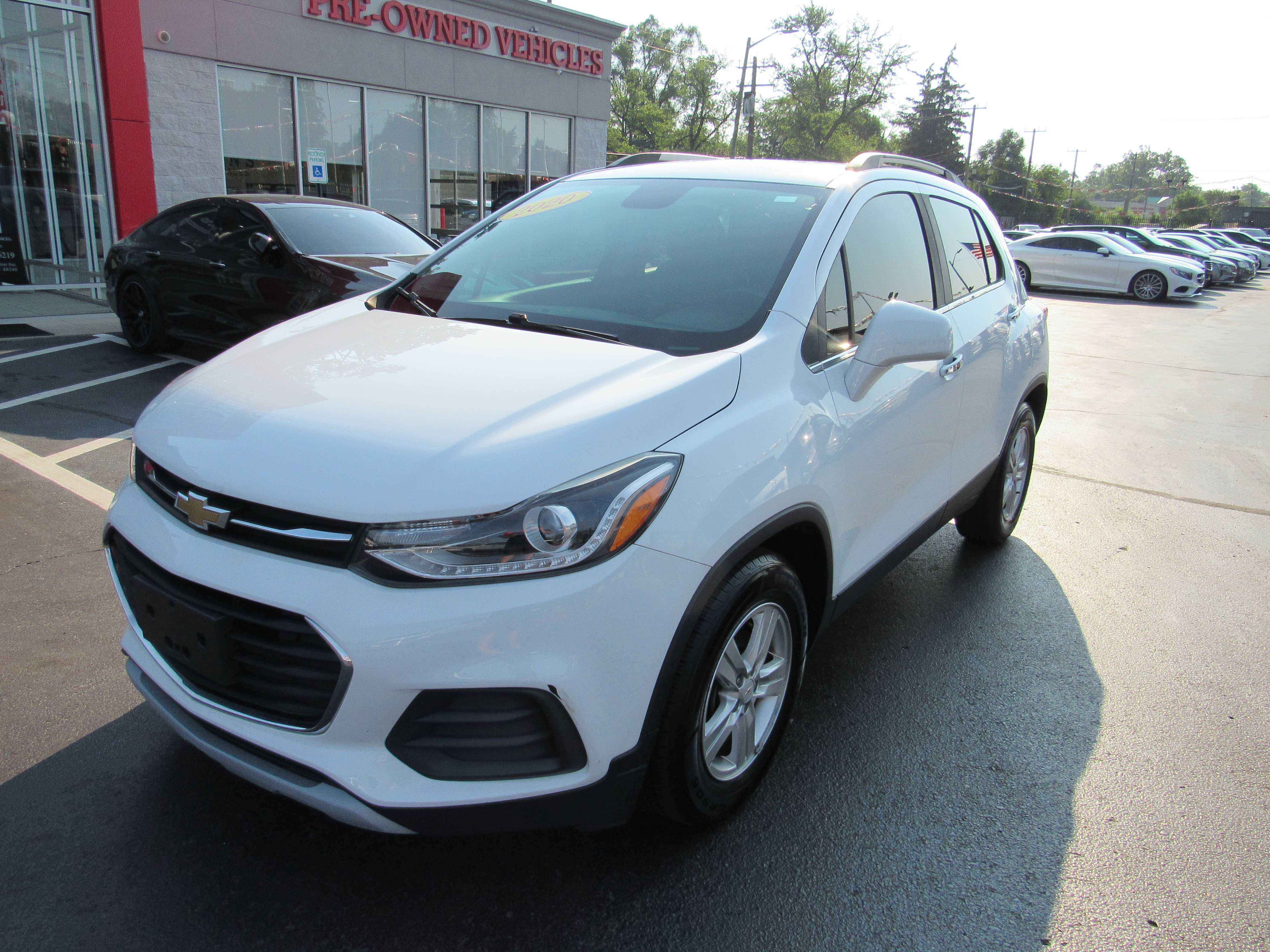 WHITE, 2020 CHEVROLET TRAX Thumnail Image 2