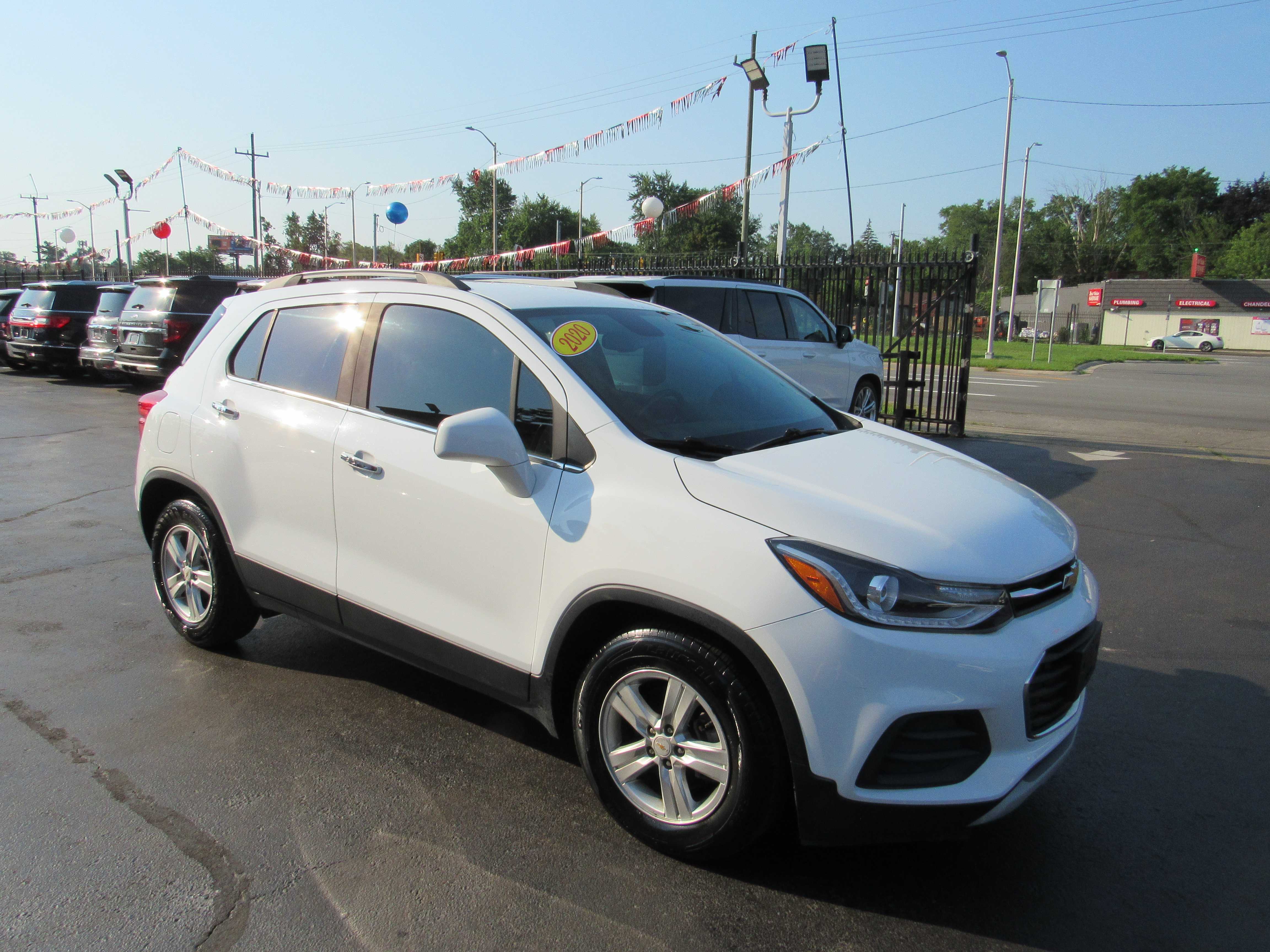 WHITE, 2020 CHEVROLET TRAX Thumnail Image 4