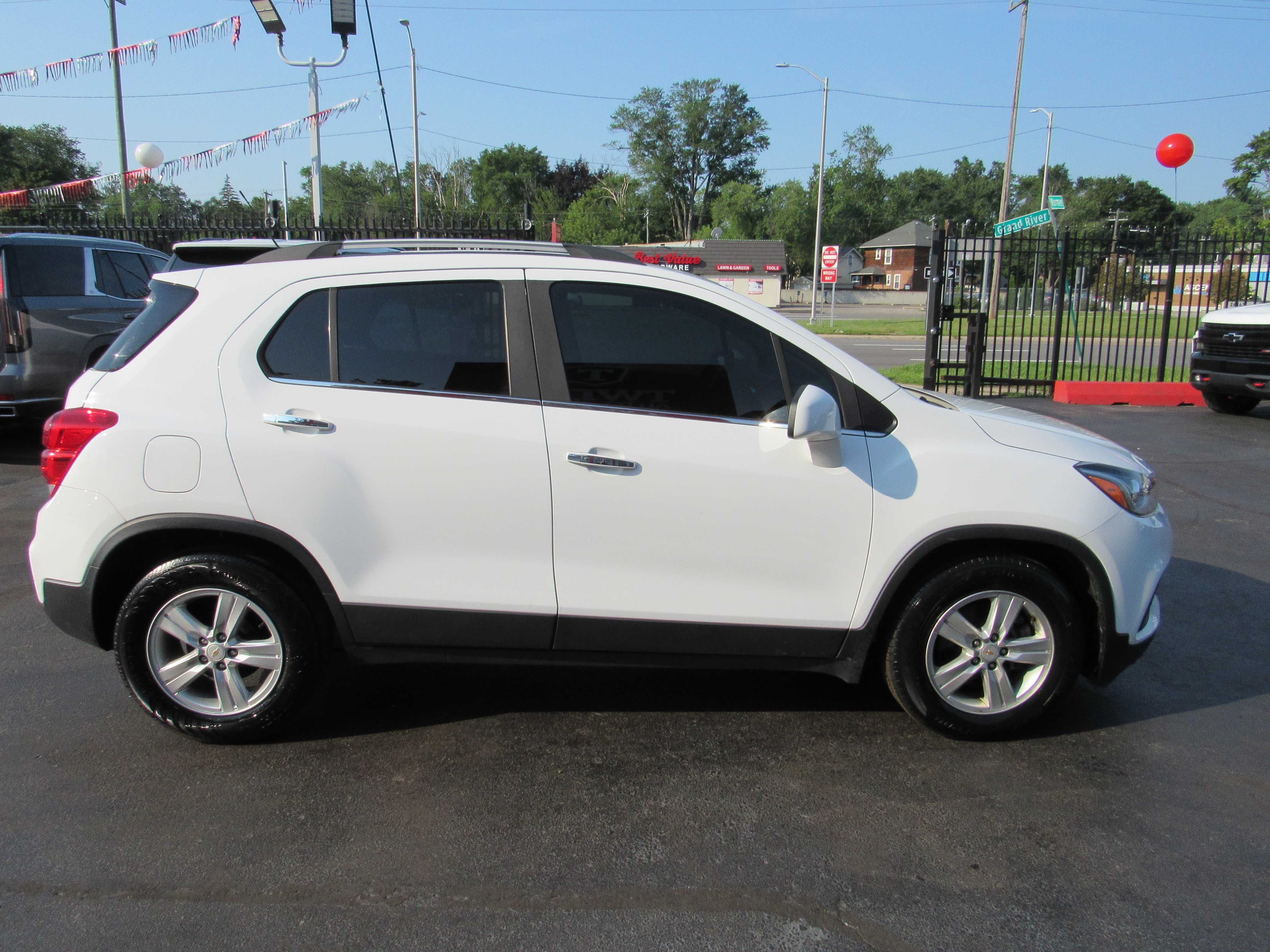 WHITE, 2020 CHEVROLET TRAX Thumnail Image 5