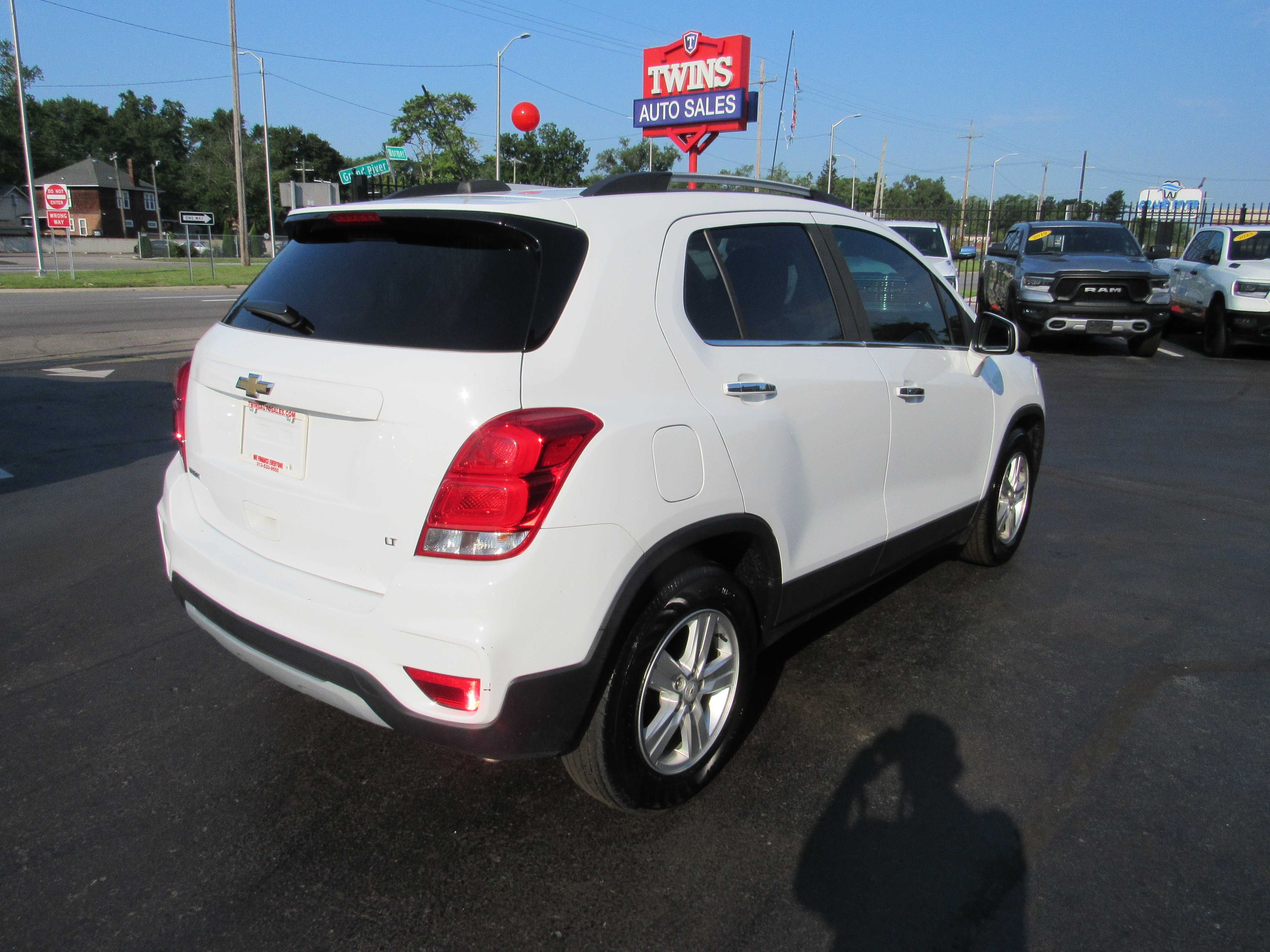 WHITE, 2020 CHEVROLET TRAX Thumnail Image 6