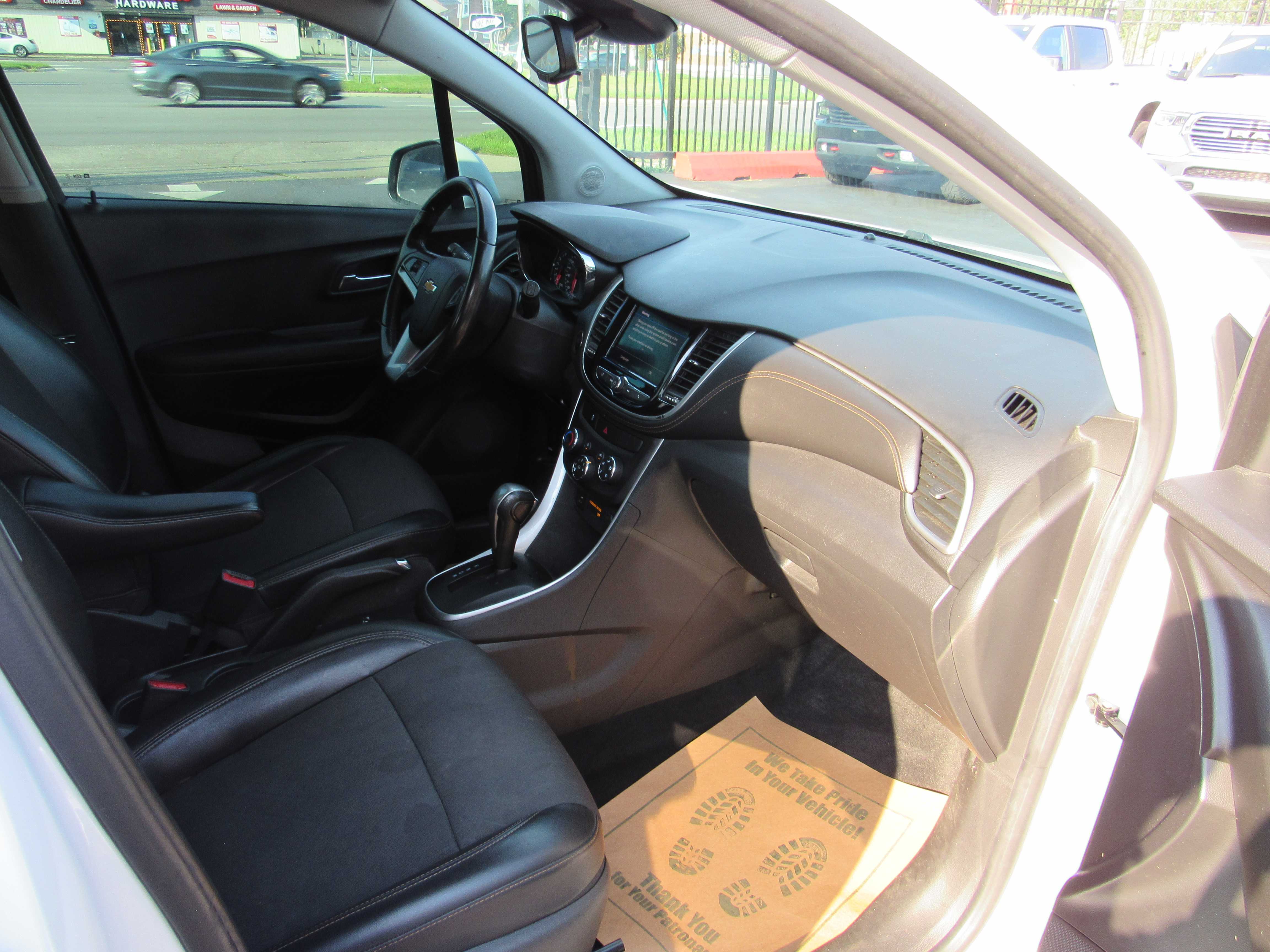 WHITE, 2020 CHEVROLET TRAX Thumnail Image 9