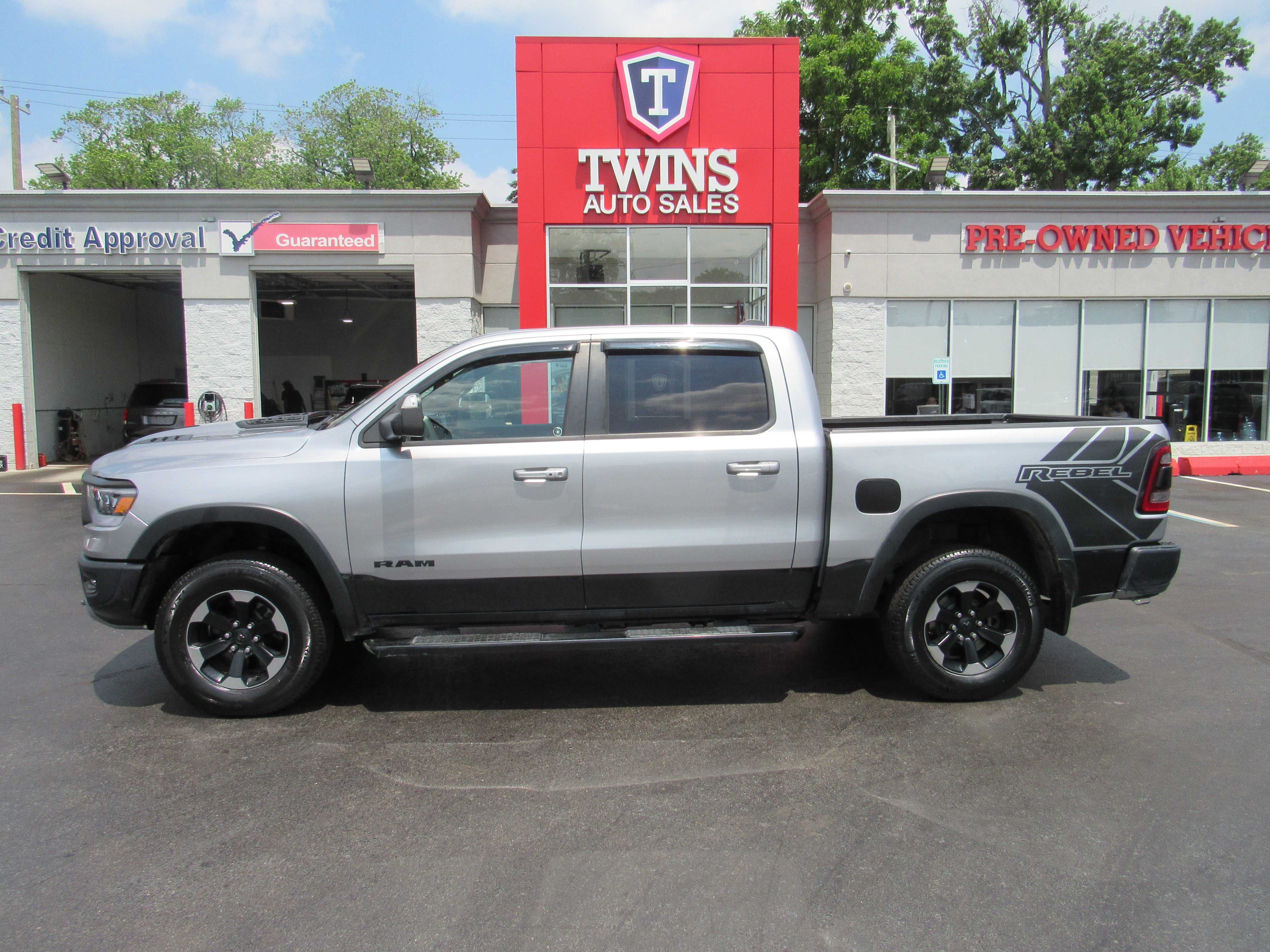 GREY, 2019 RAM 1500 CREW CAB Thumnail Image 1