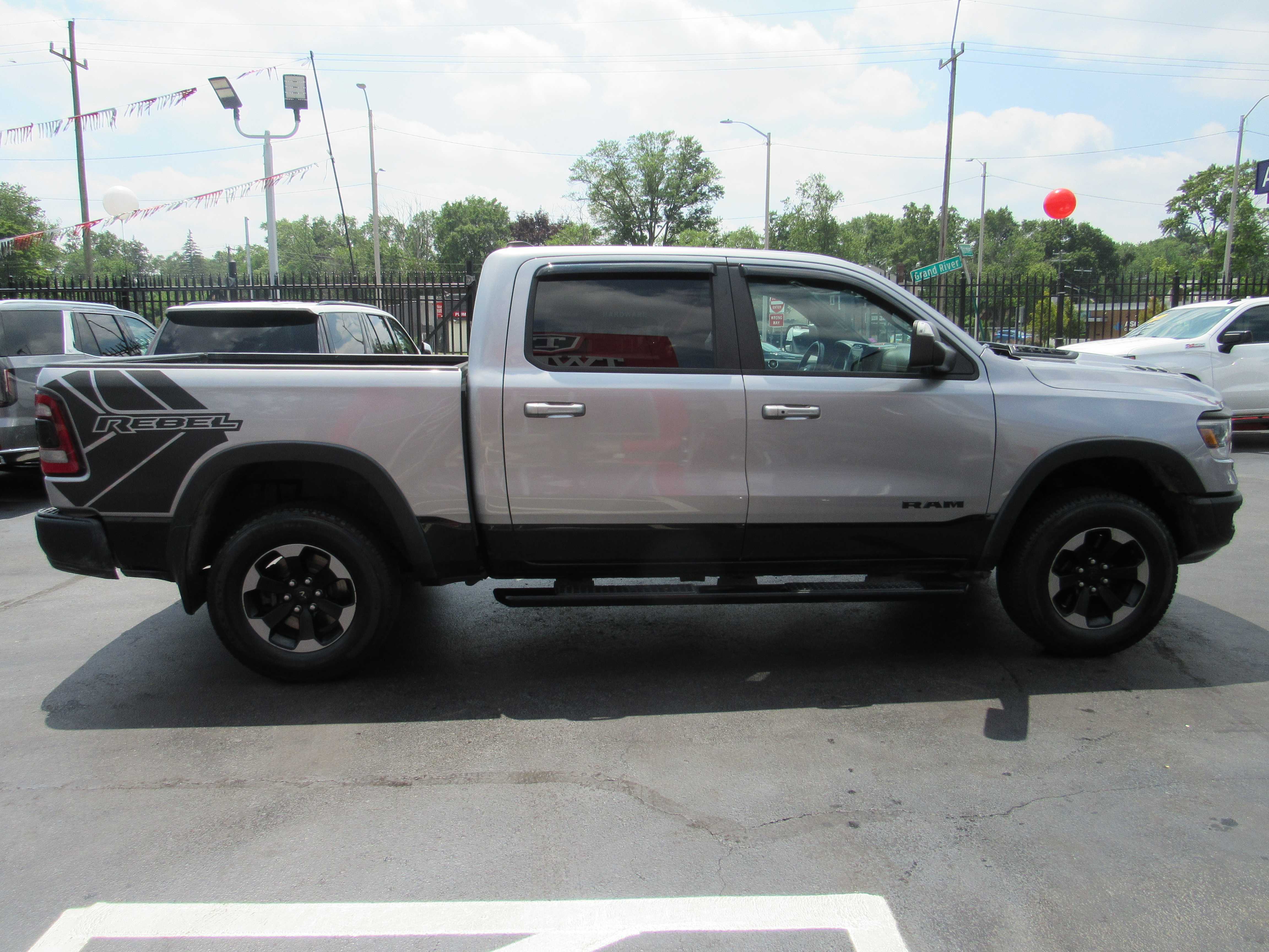 GREY, 2019 RAM 1500 CREW CAB Thumnail Image 5