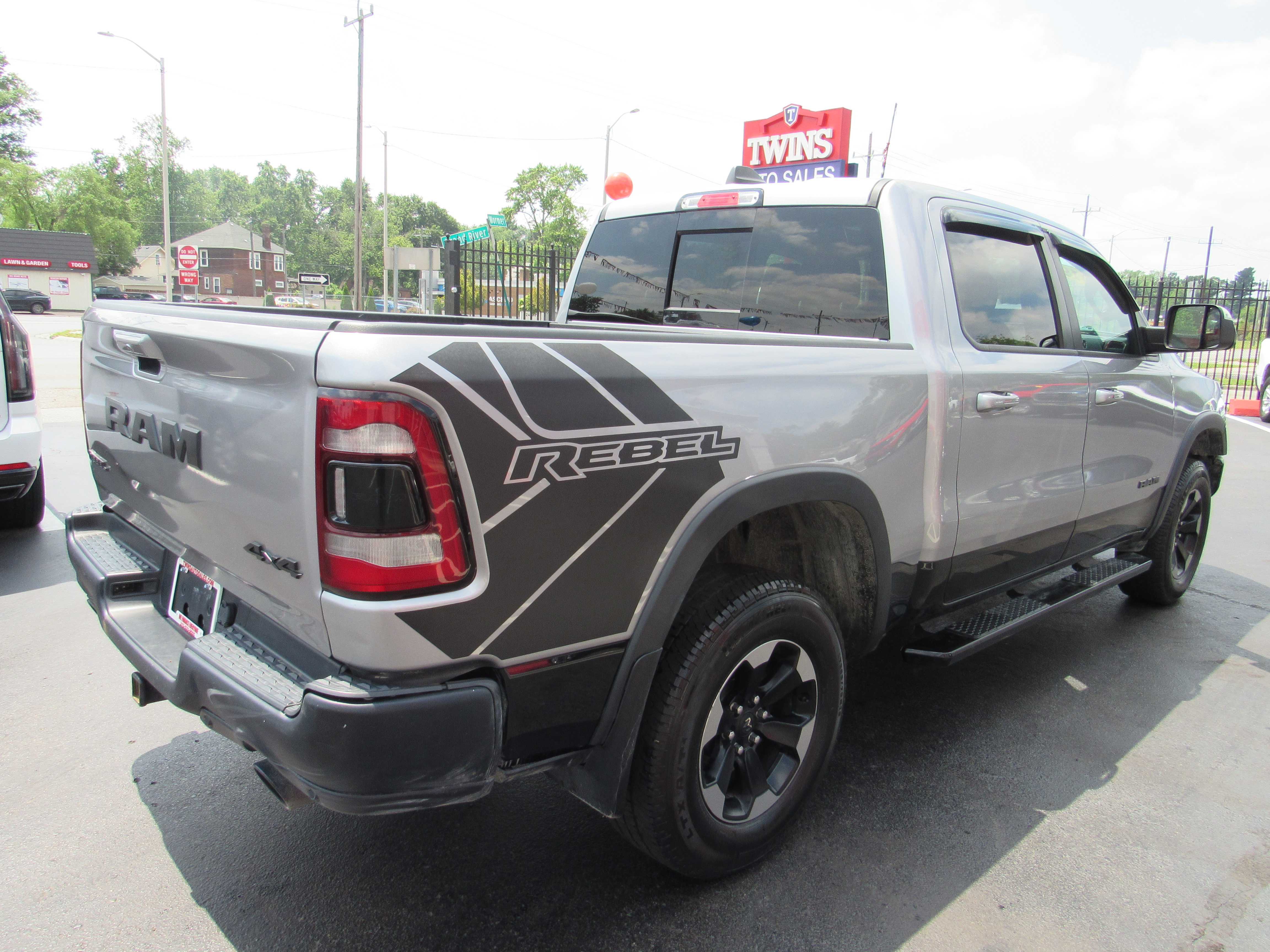 GREY, 2019 RAM 1500 CREW CAB Thumnail Image 6