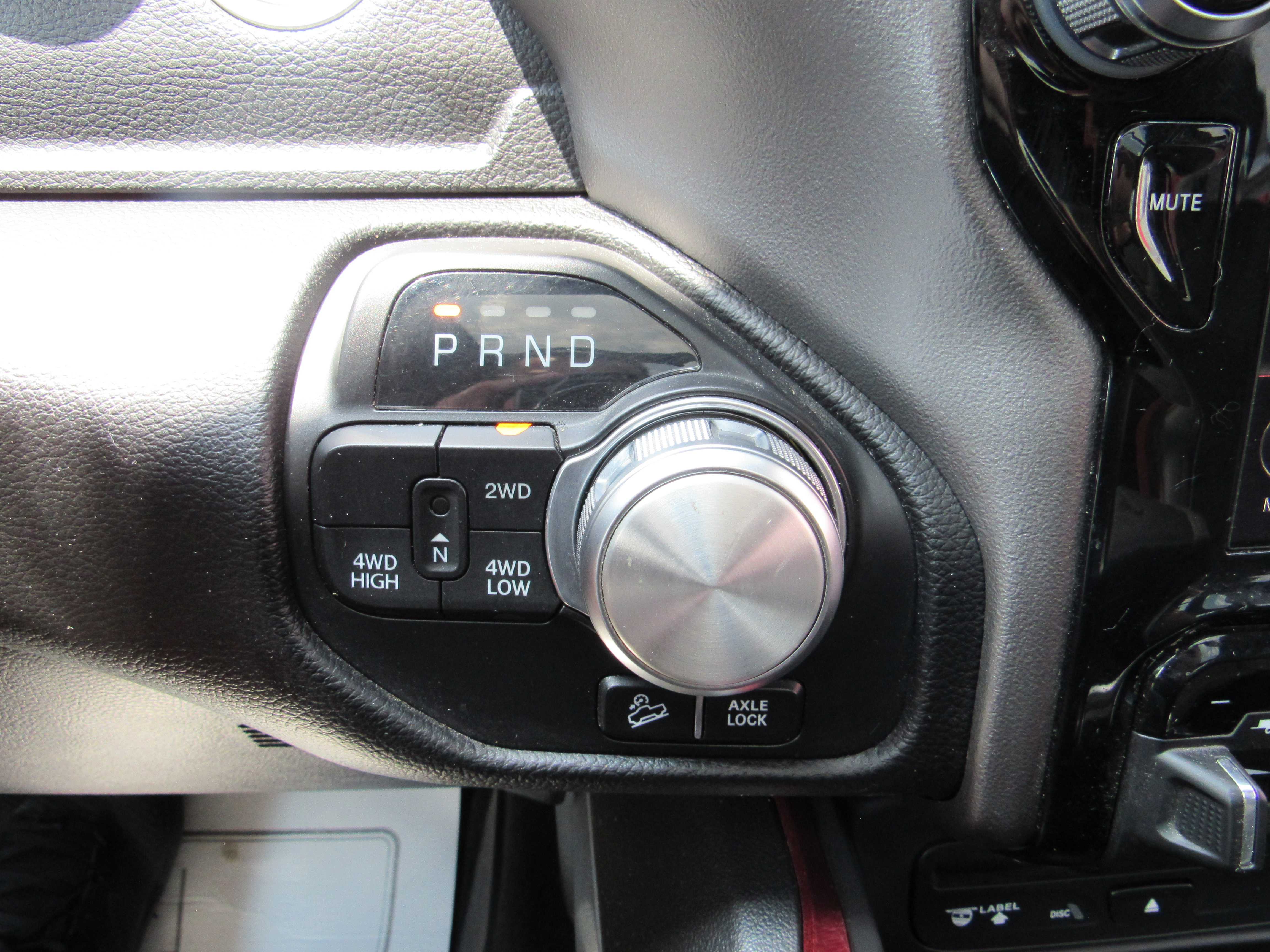 GREY, 2019 RAM 1500 CREW CAB Thumnail Image 19
