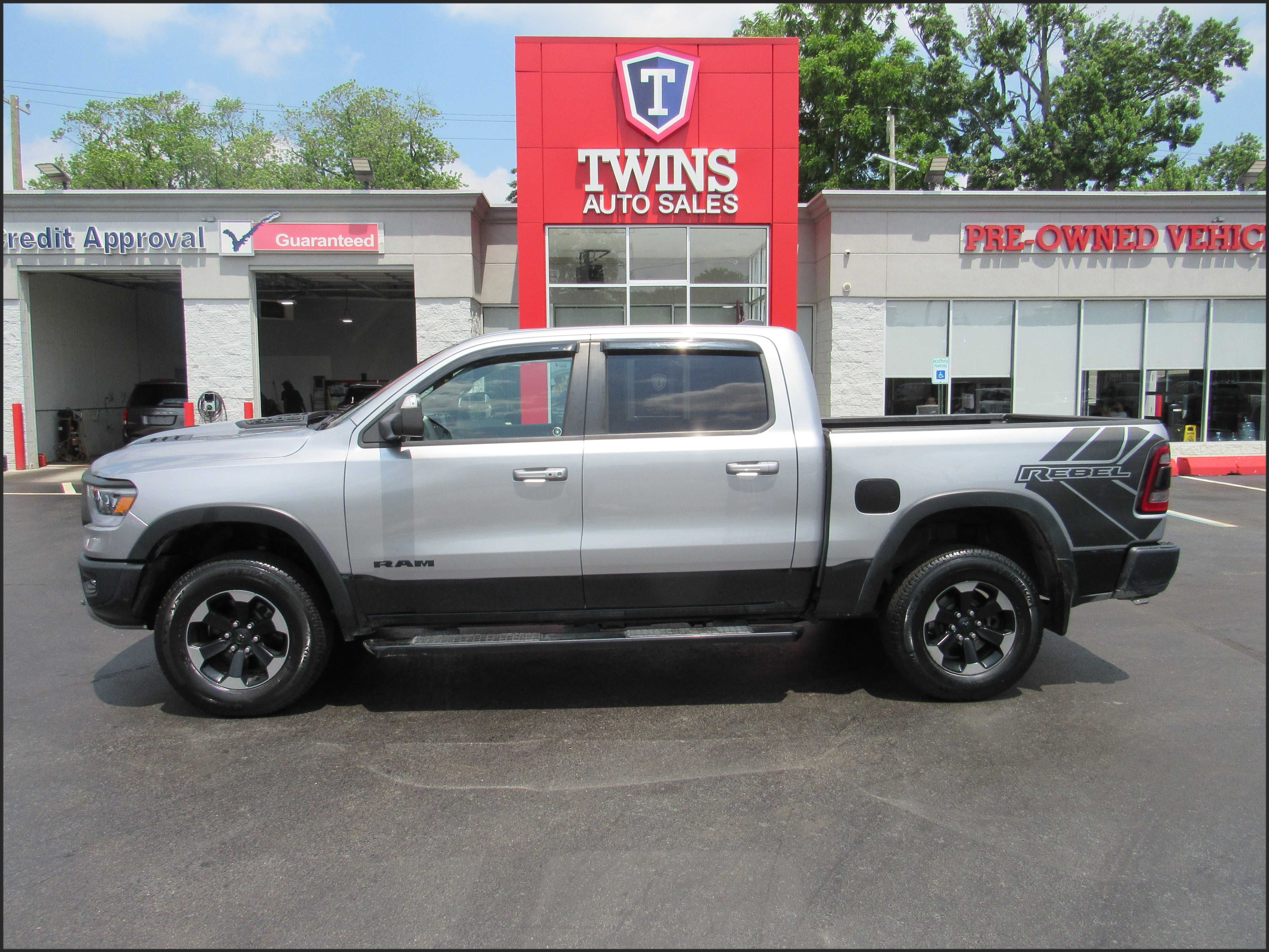 GREY, 2019 RAM 1500 CREW CAB Image 