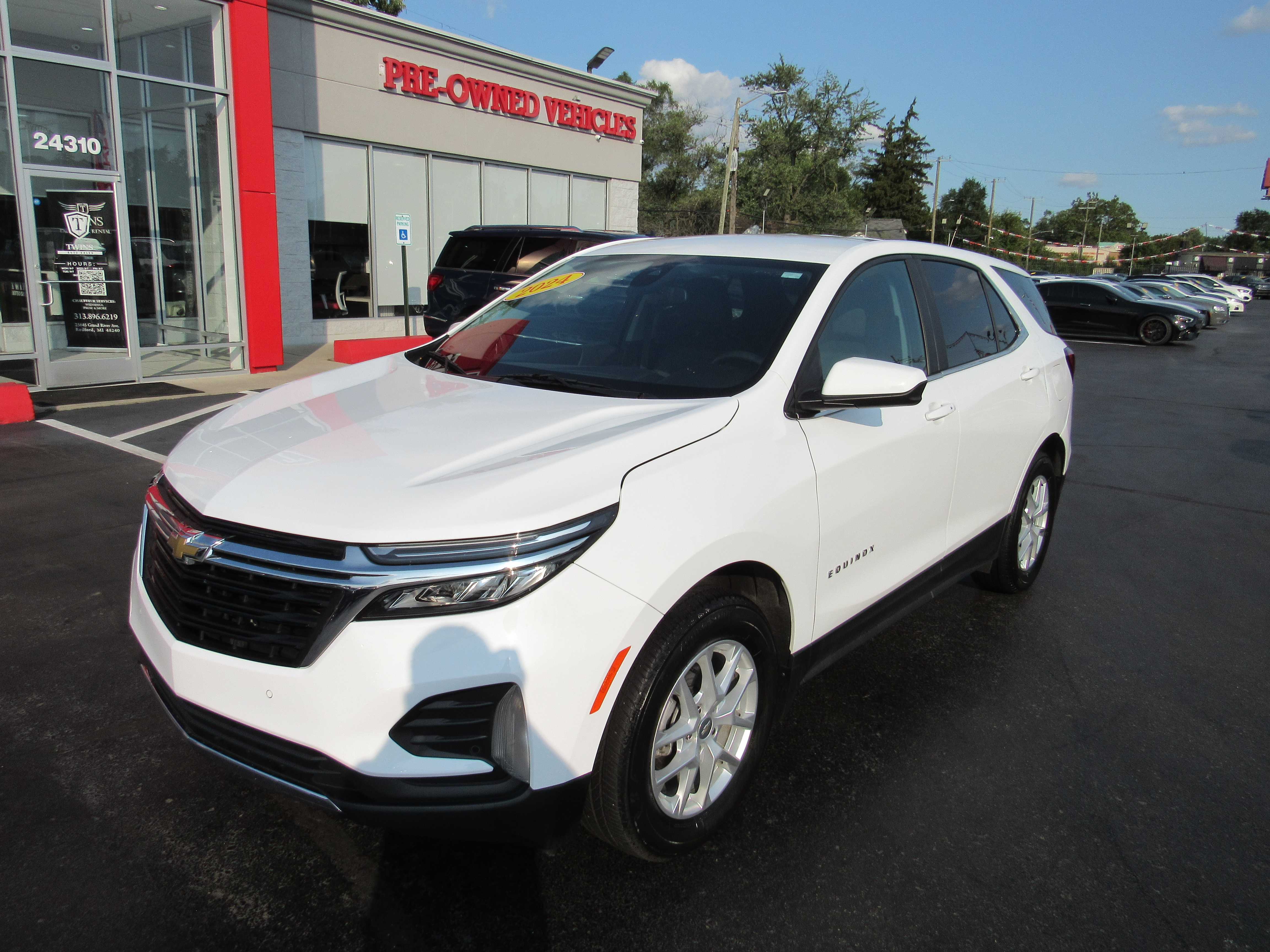 WHITE, 2024 CHEVROLET EQUINOX Thumnail Image 2