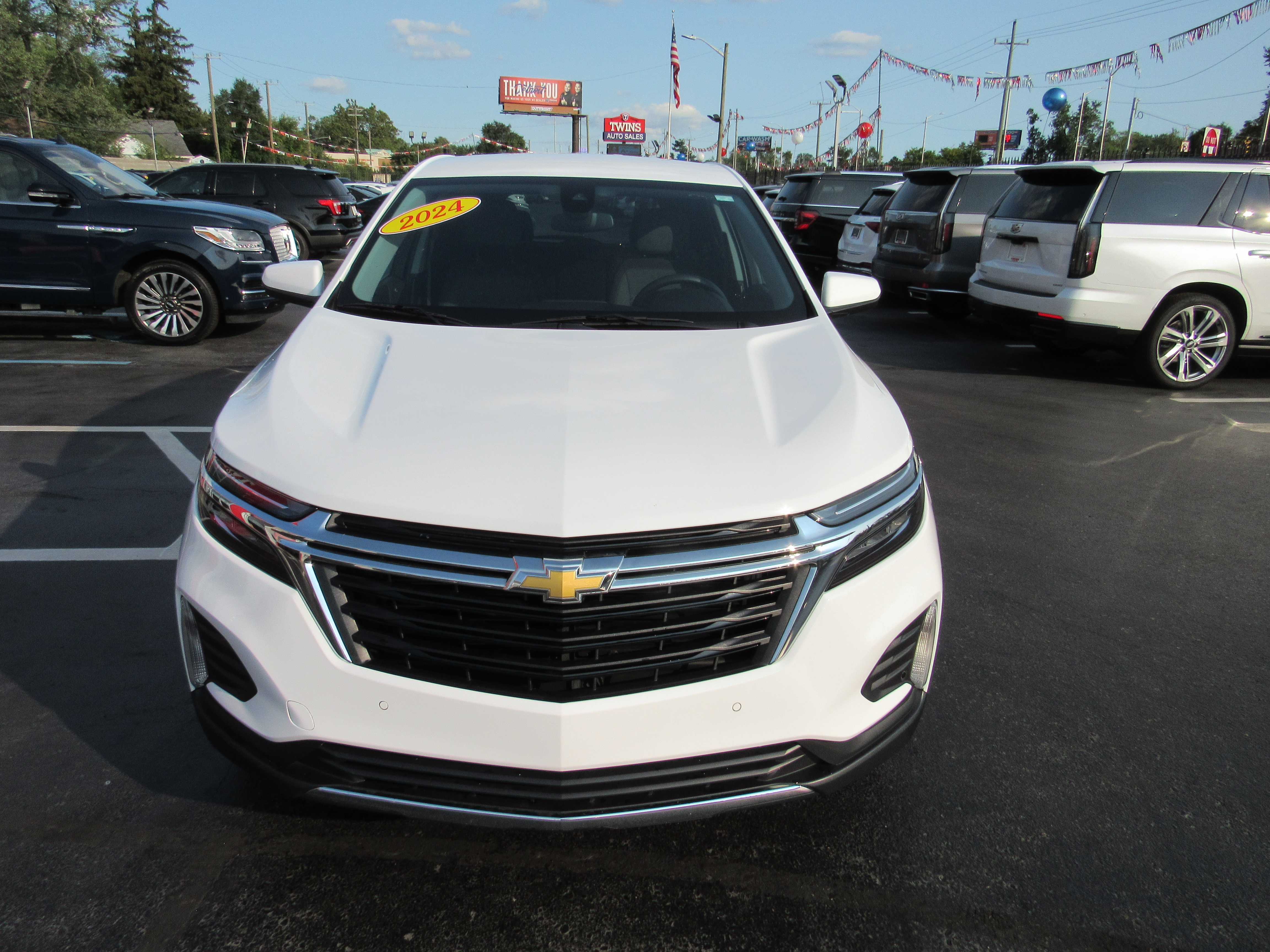 WHITE, 2024 CHEVROLET EQUINOX Thumnail Image 3