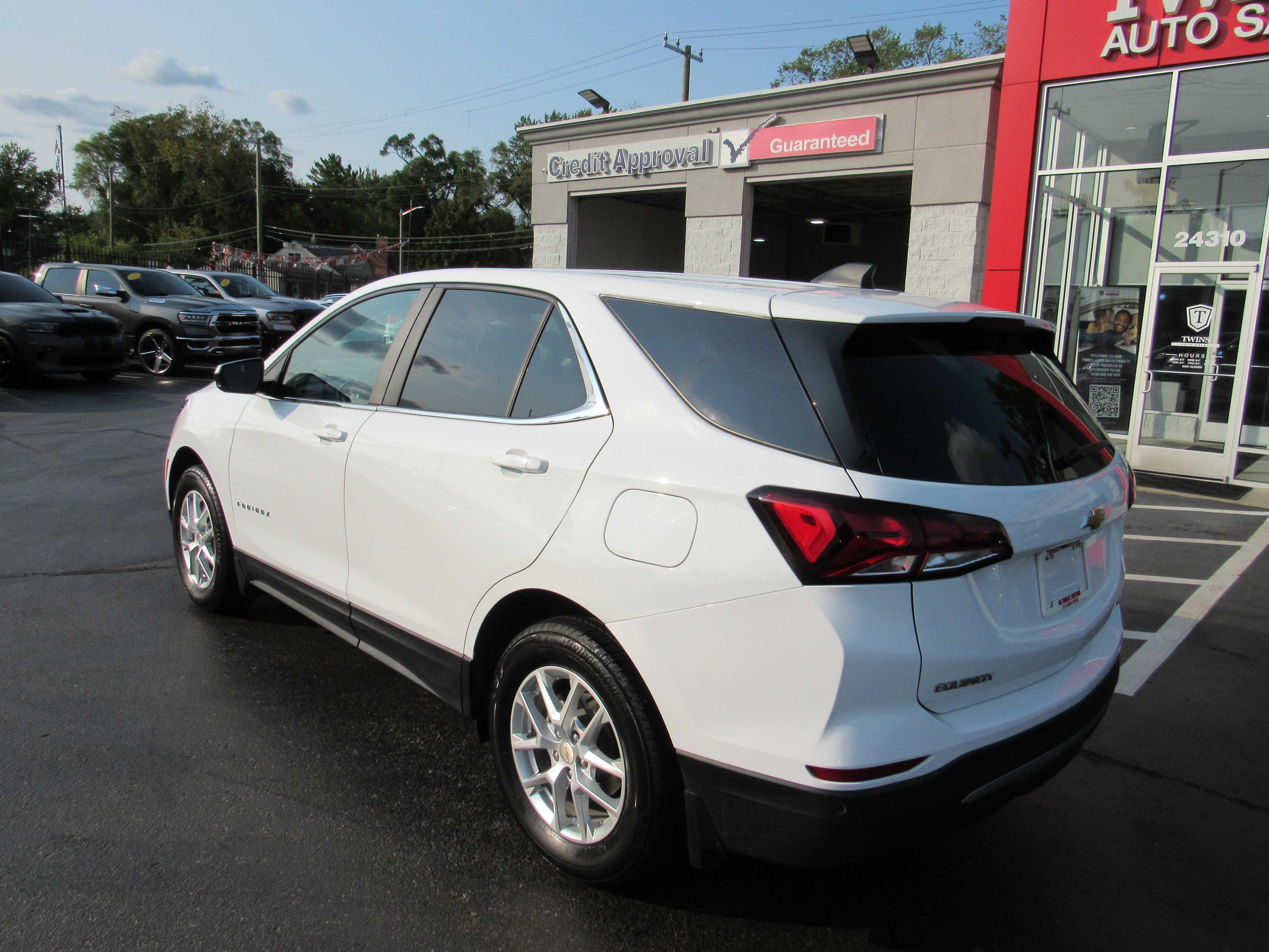 WHITE, 2024 CHEVROLET EQUINOX Thumnail Image 8