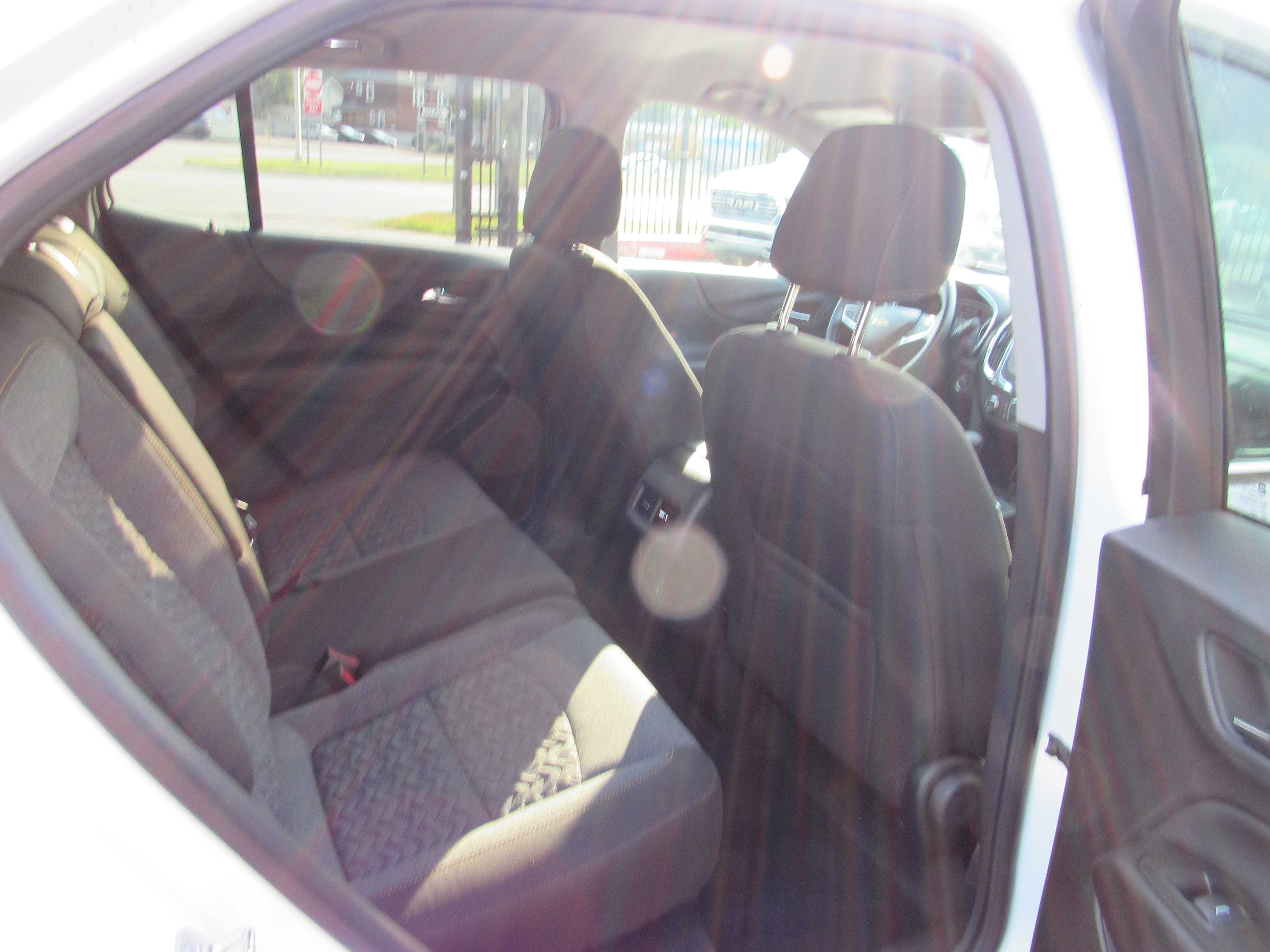 WHITE, 2024 CHEVROLET EQUINOX Thumnail Image 10