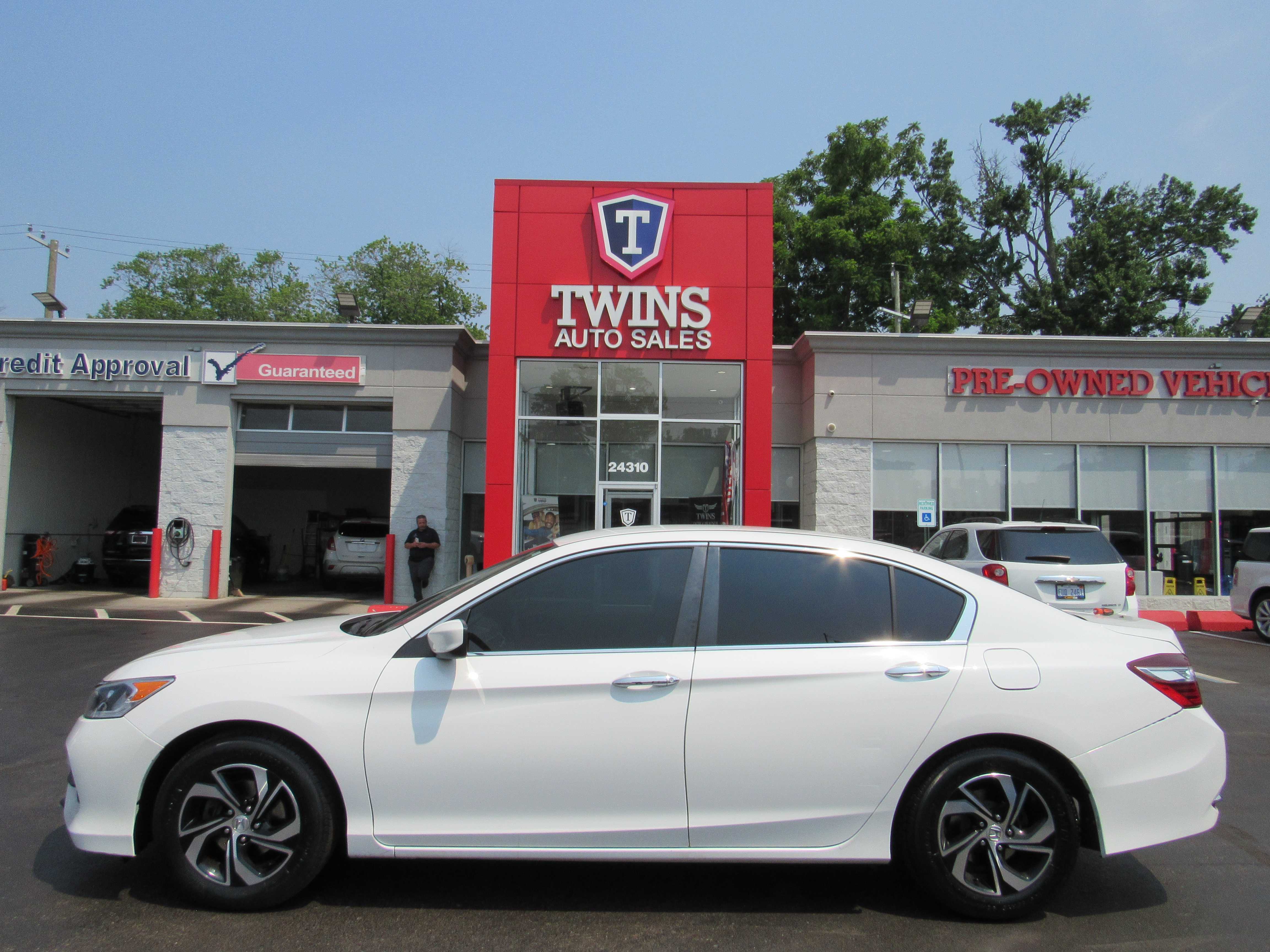 WHITE, 2017 HONDA ACCORD Thumnail Image 1