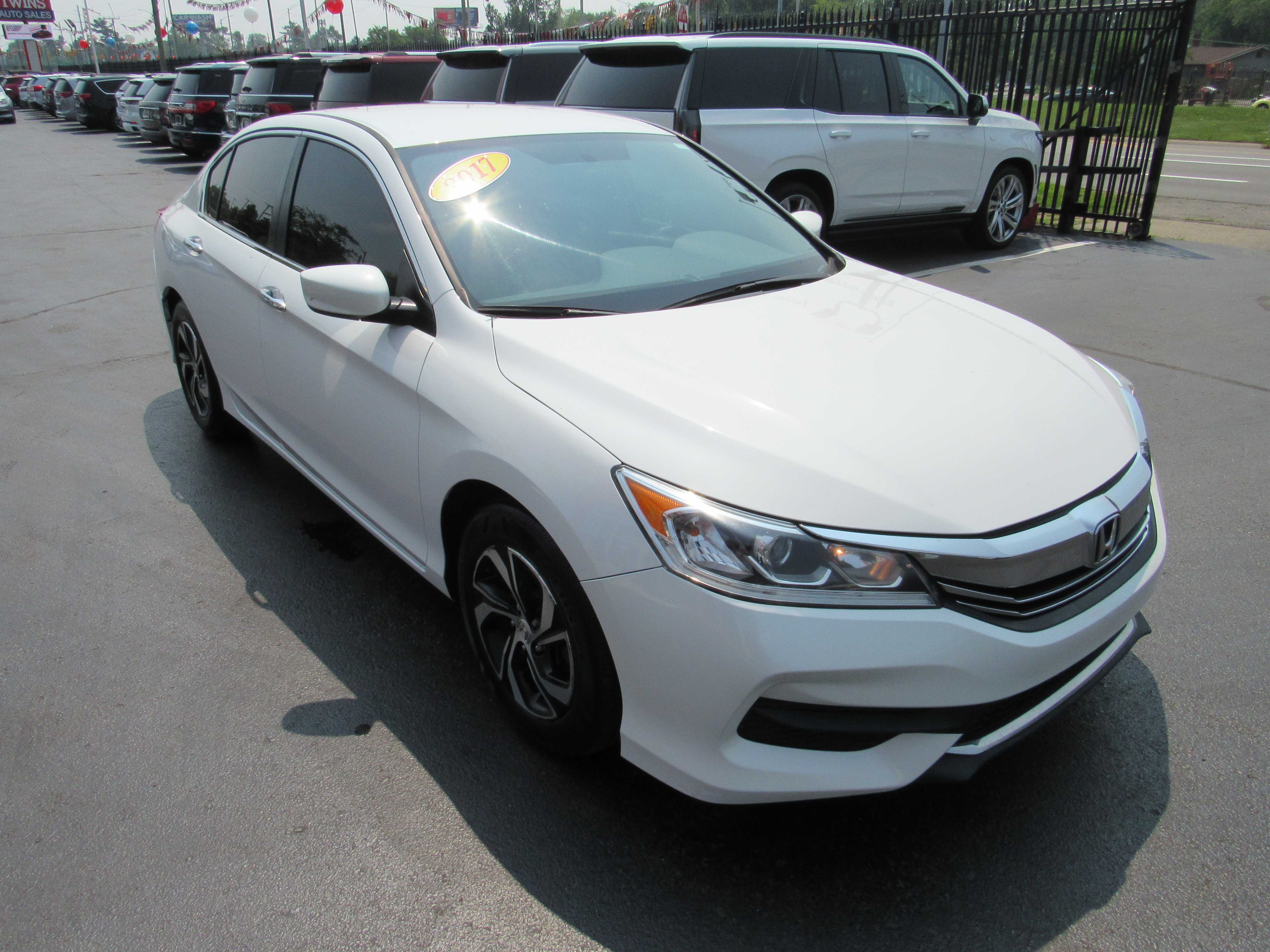 WHITE, 2017 HONDA ACCORD Thumnail Image 4