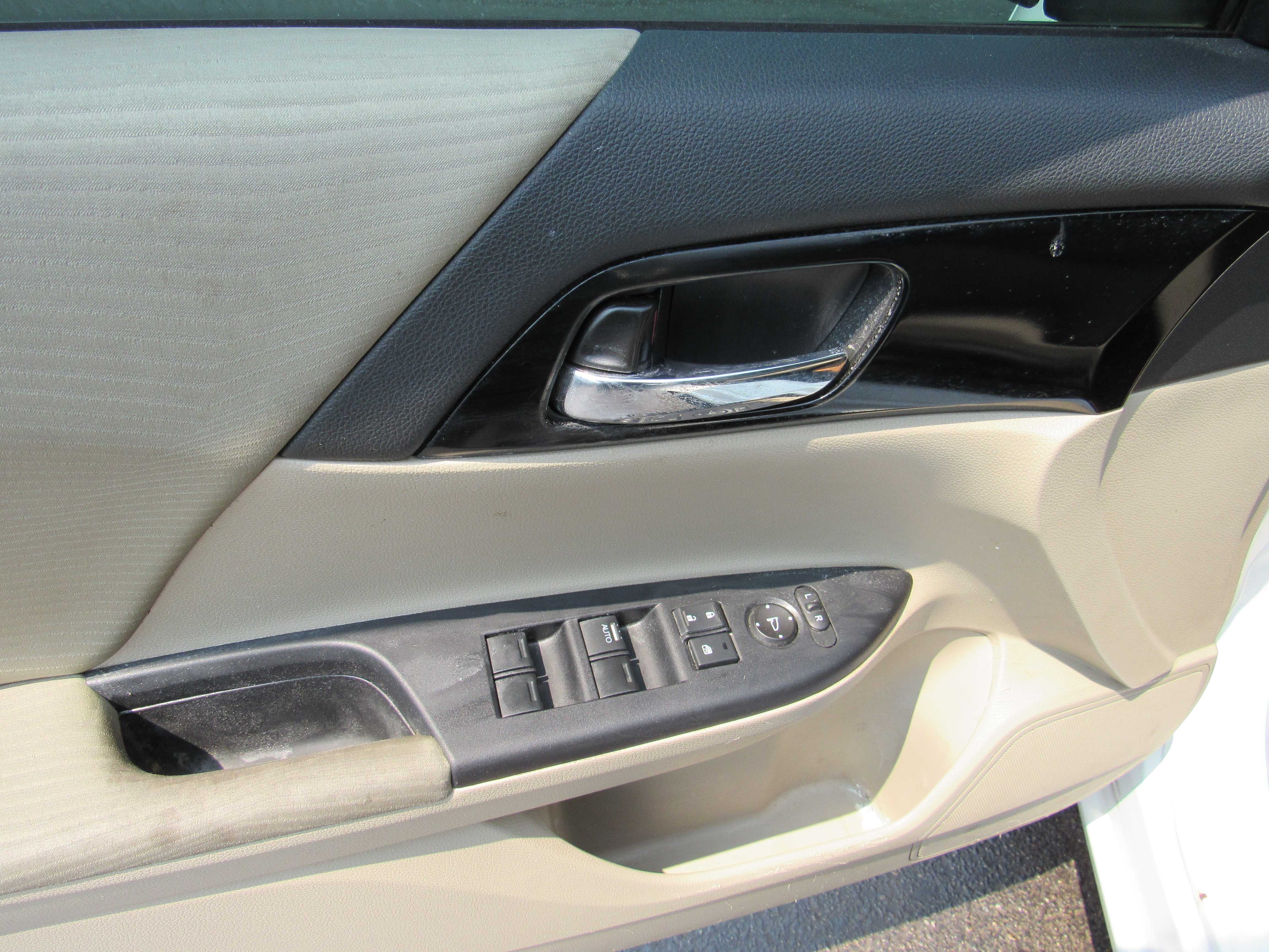 WHITE, 2017 HONDA ACCORD Thumnail Image 9