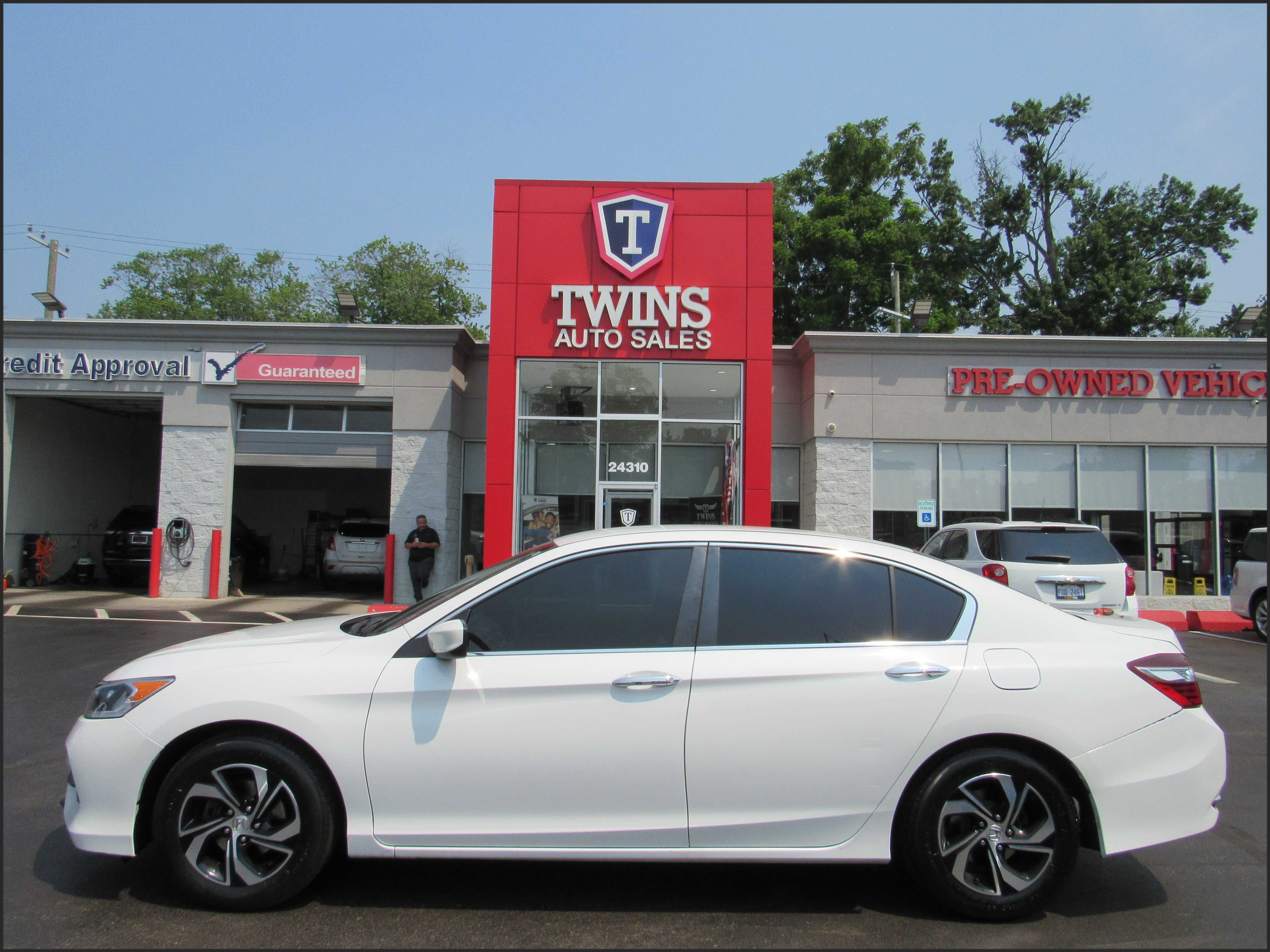 WHITE, 2017 HONDA ACCORD Thumnail Image 1