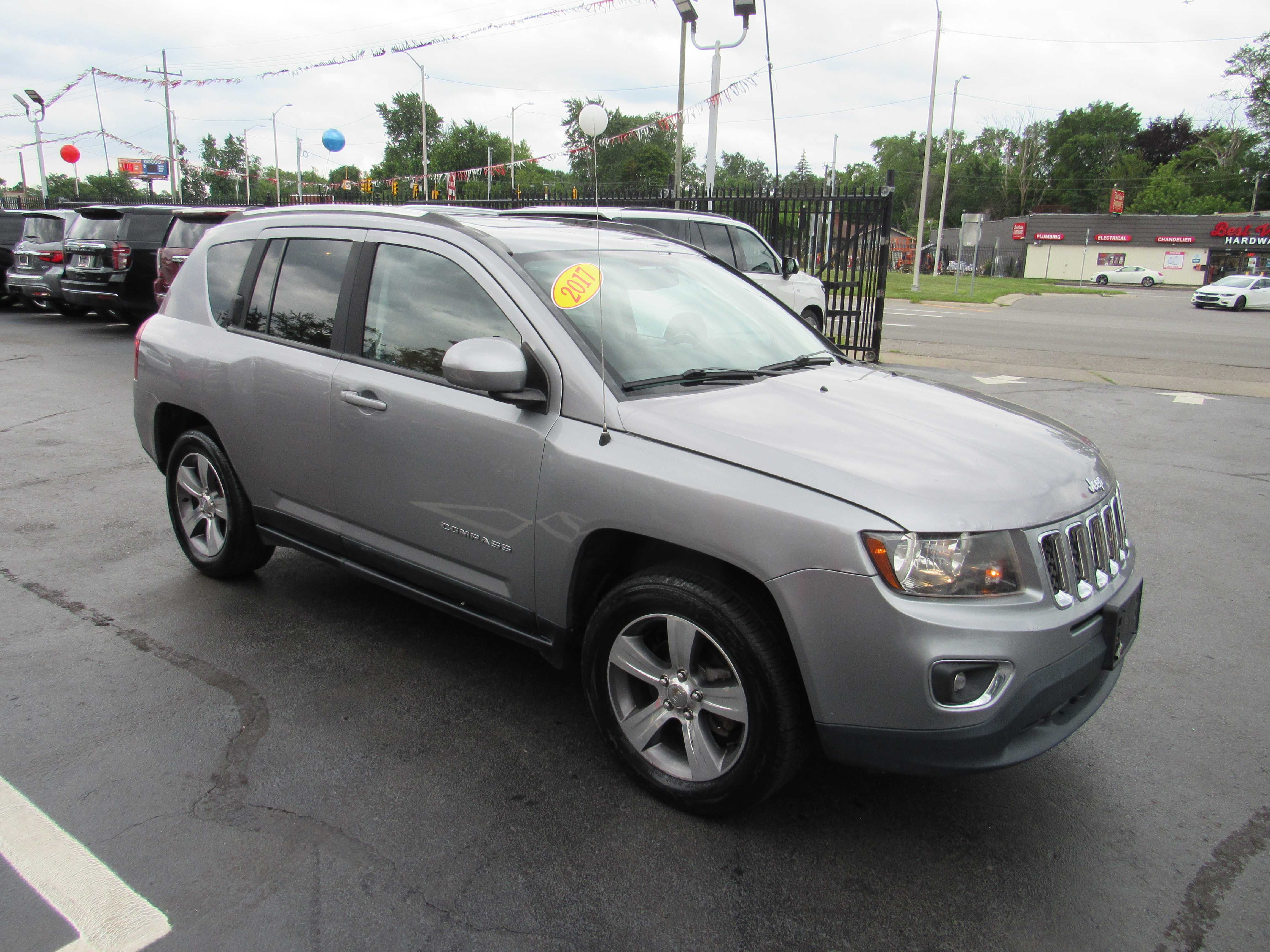SILVER, 2017 JEEP COMPASS Thumnail Image 4