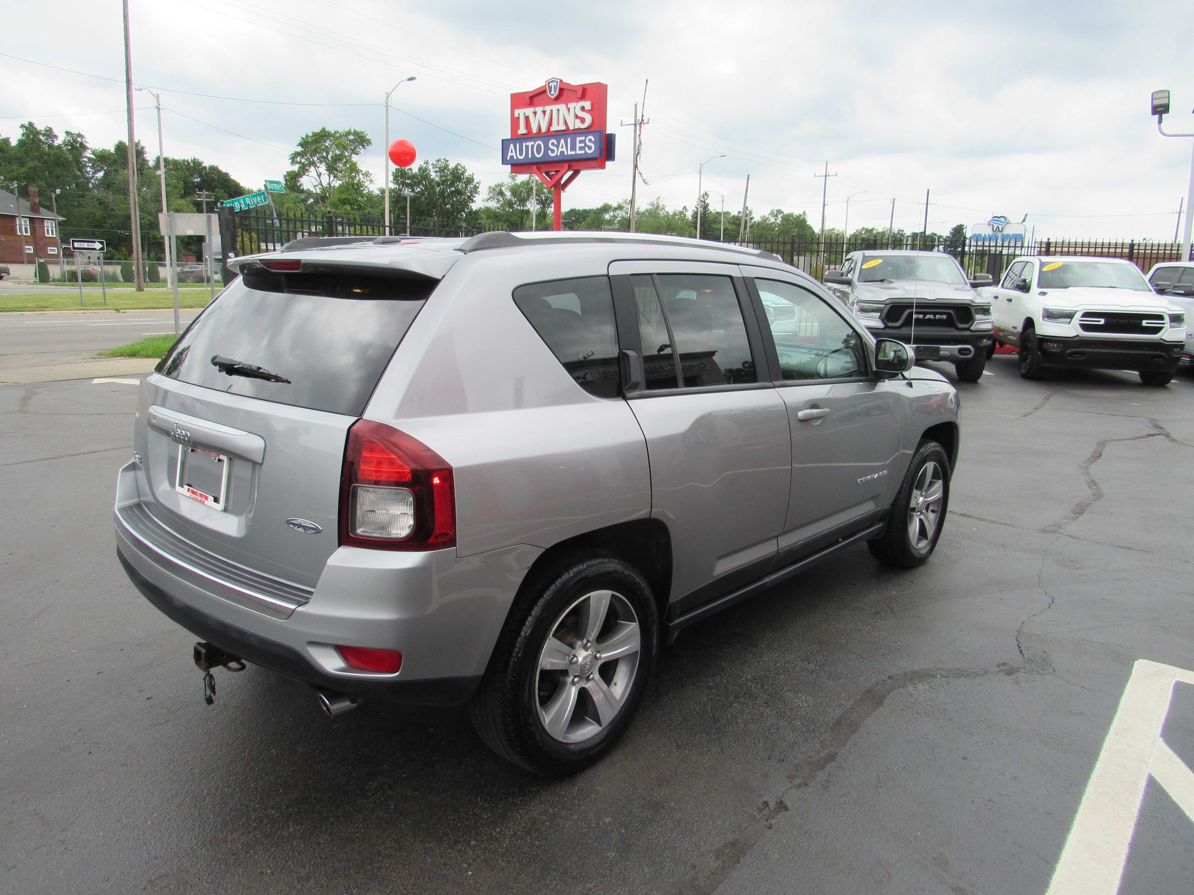 SILVER, 2017 JEEP COMPASS Thumnail Image 6