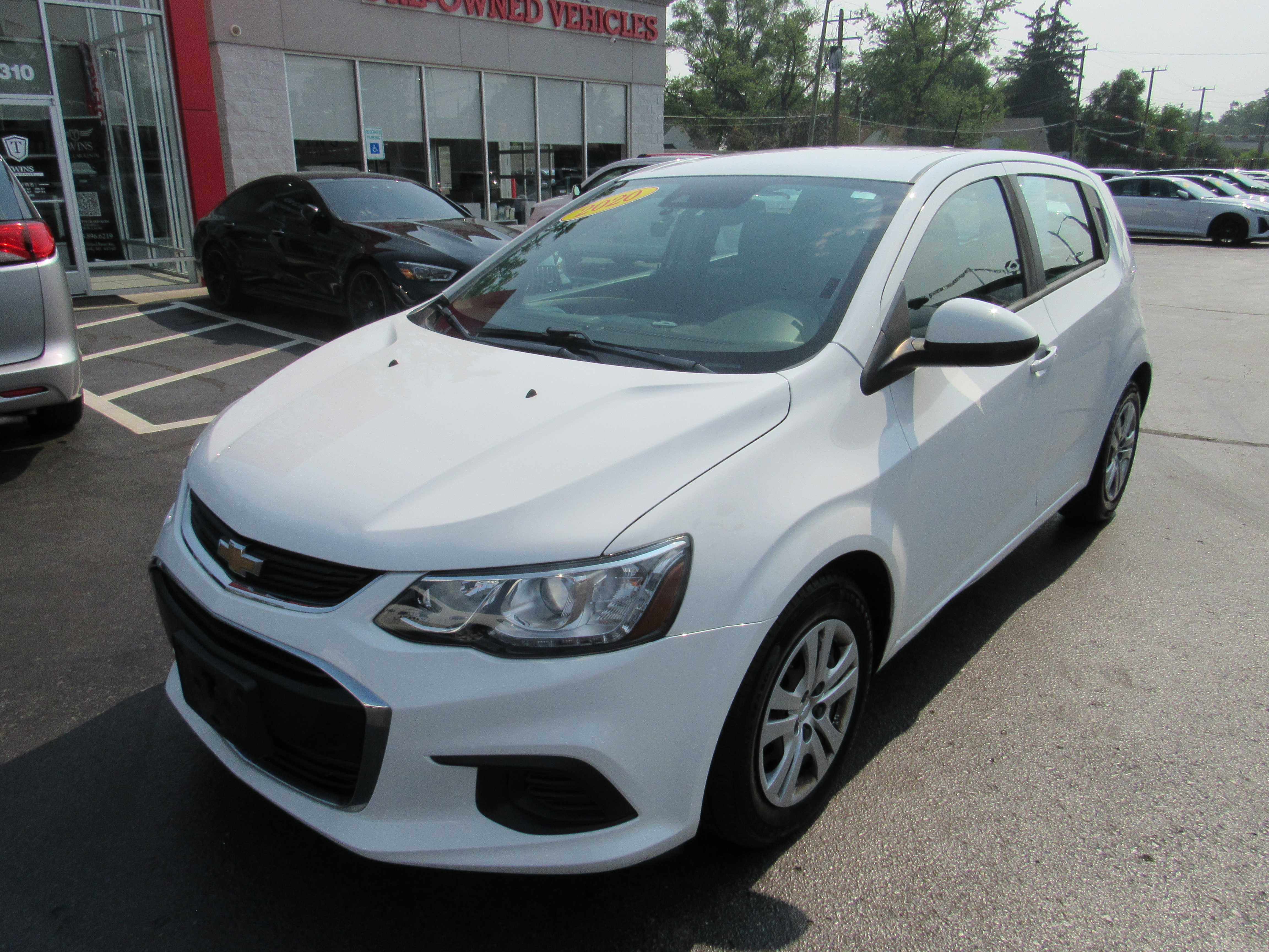 WHITE, 2020 CHEVROLET SONIC Thumnail Image 2