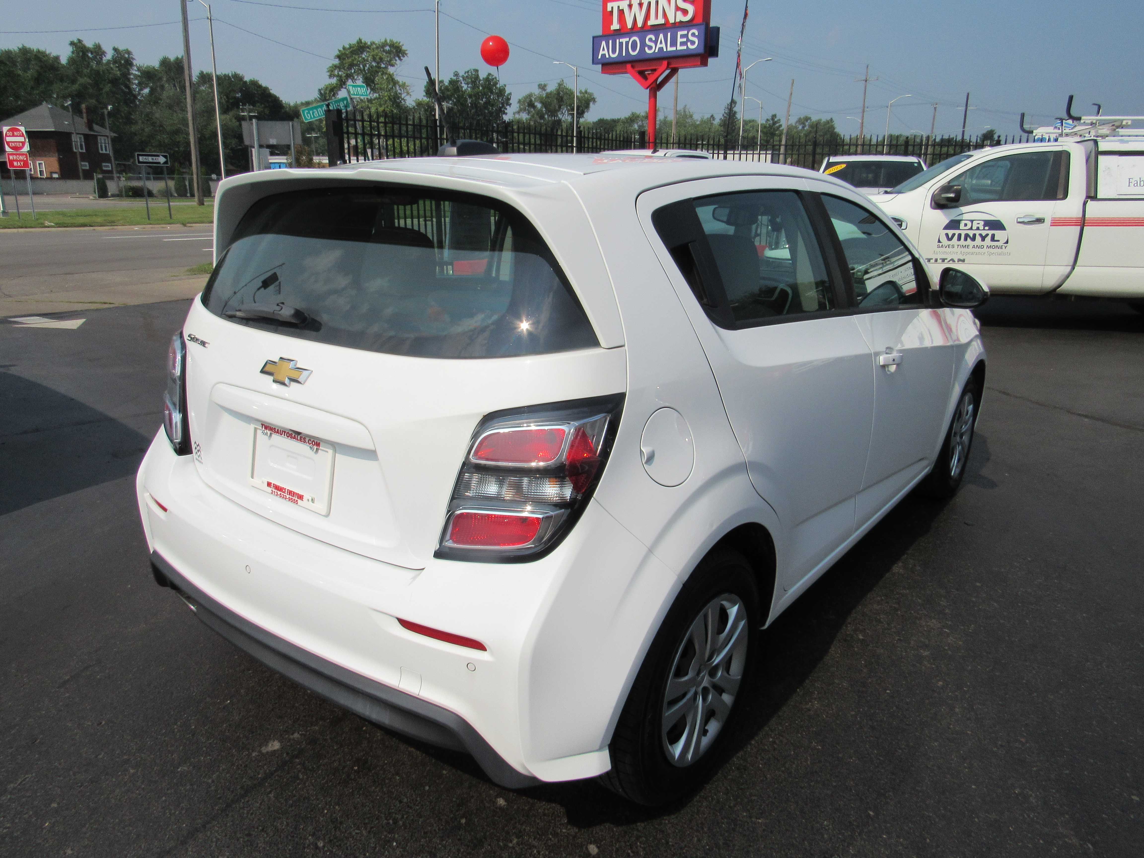 WHITE, 2020 CHEVROLET SONIC Thumnail Image 6