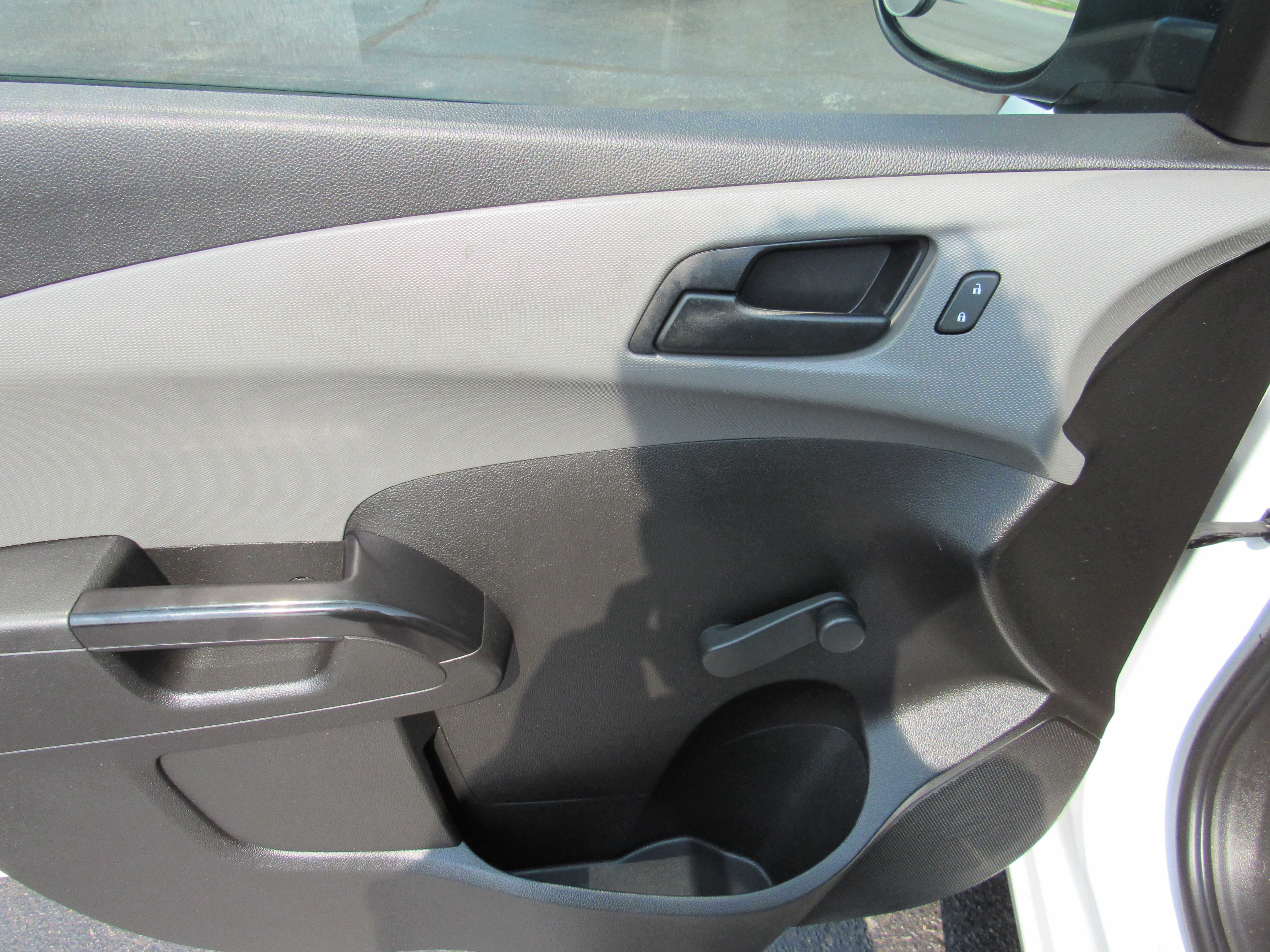 WHITE, 2020 CHEVROLET SONIC Thumnail Image 9