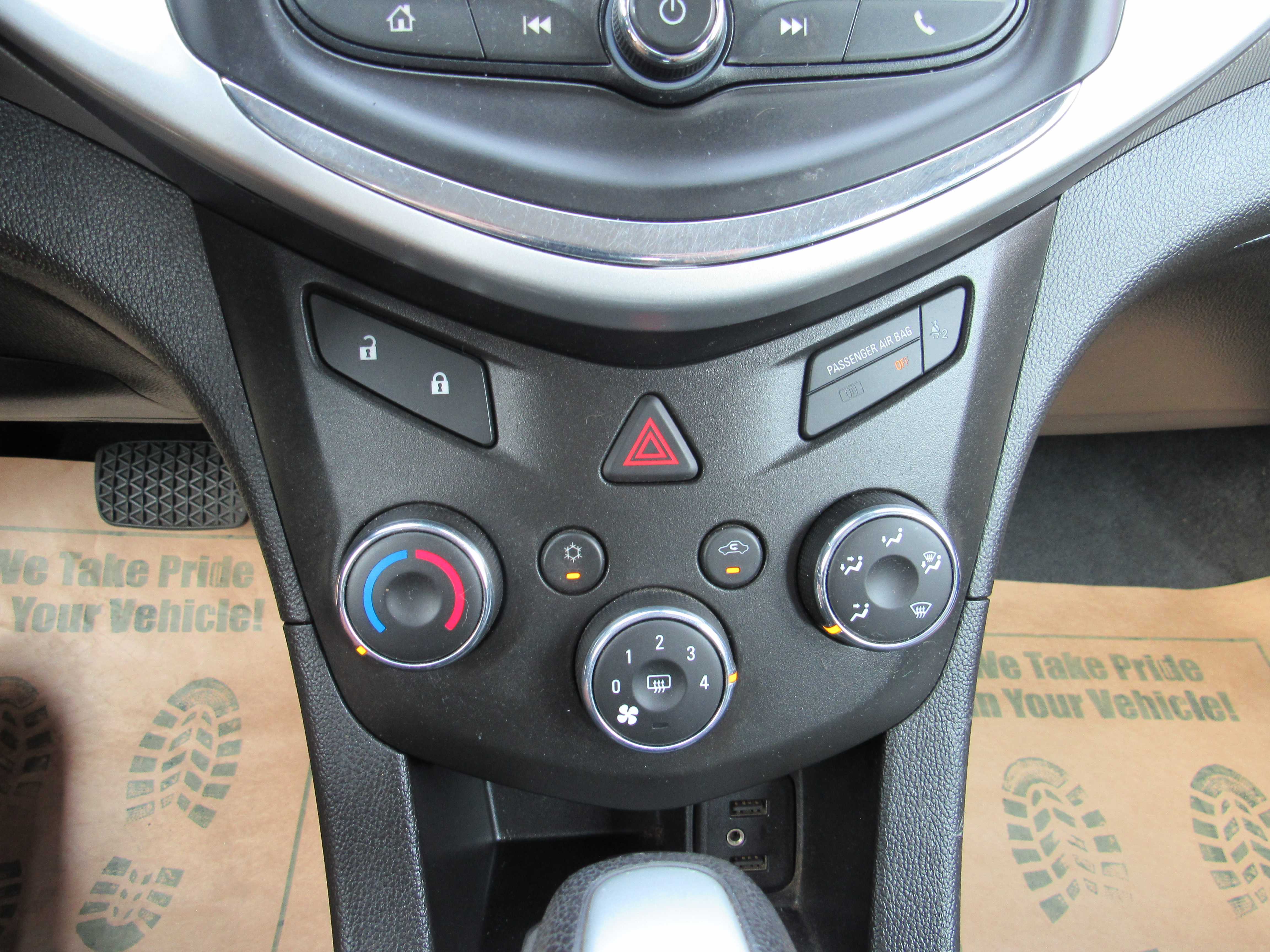 WHITE, 2020 CHEVROLET SONIC Thumnail Image 16