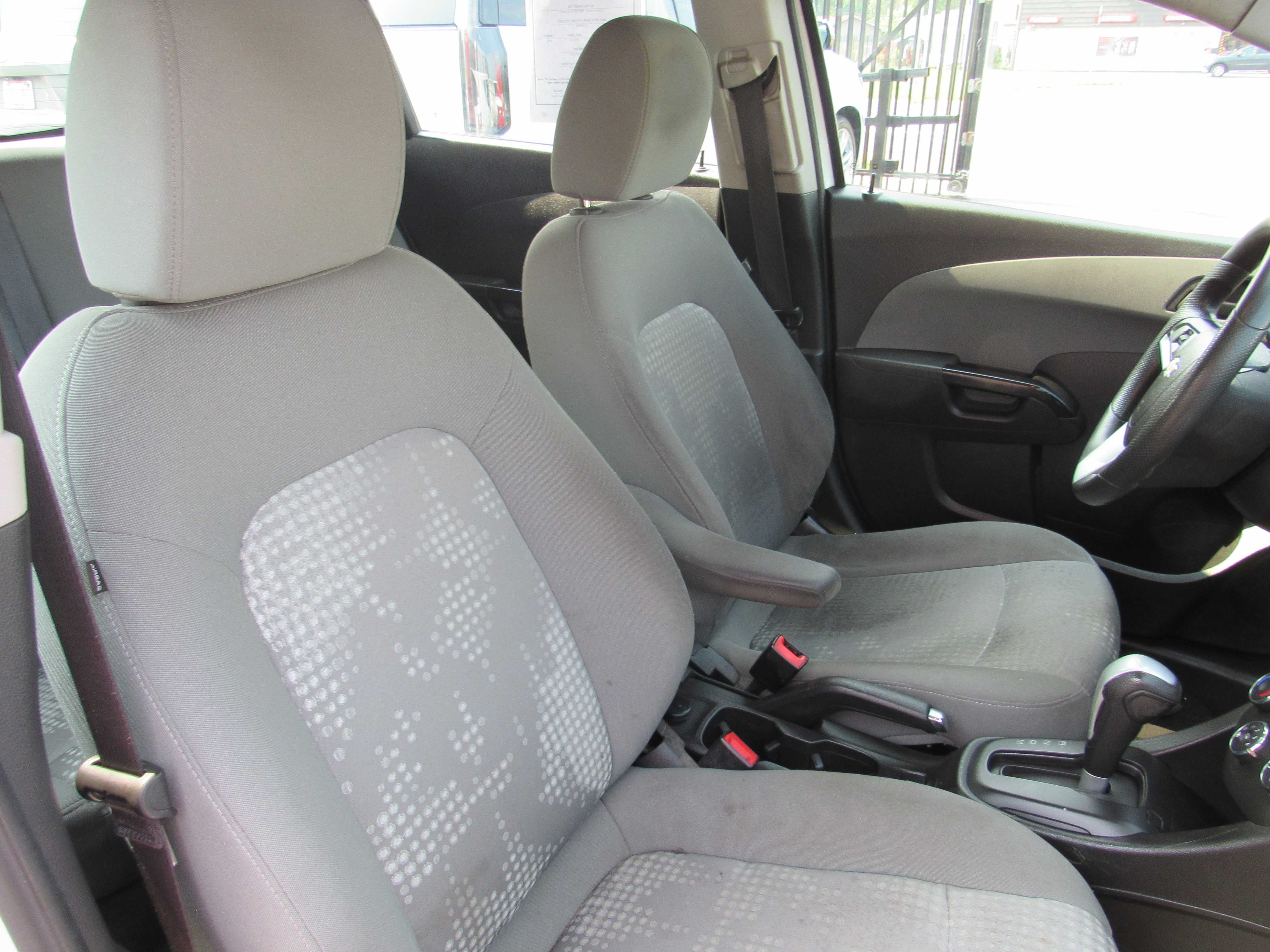 WHITE, 2020 CHEVROLET SONIC Thumnail Image 23